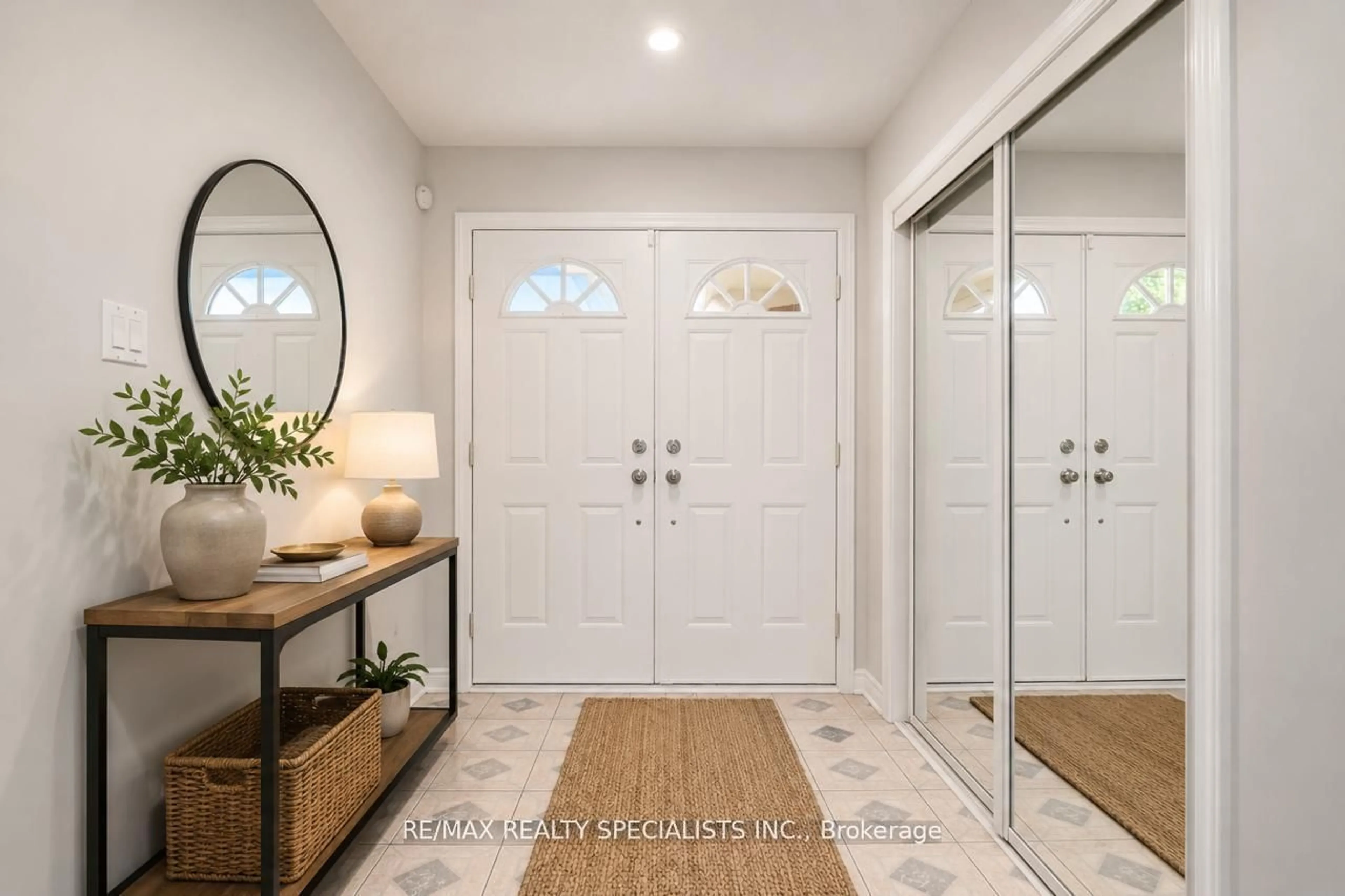 Indoor entryway for 15 Eagleridge Dr, Brampton Ontario L6R 1G6