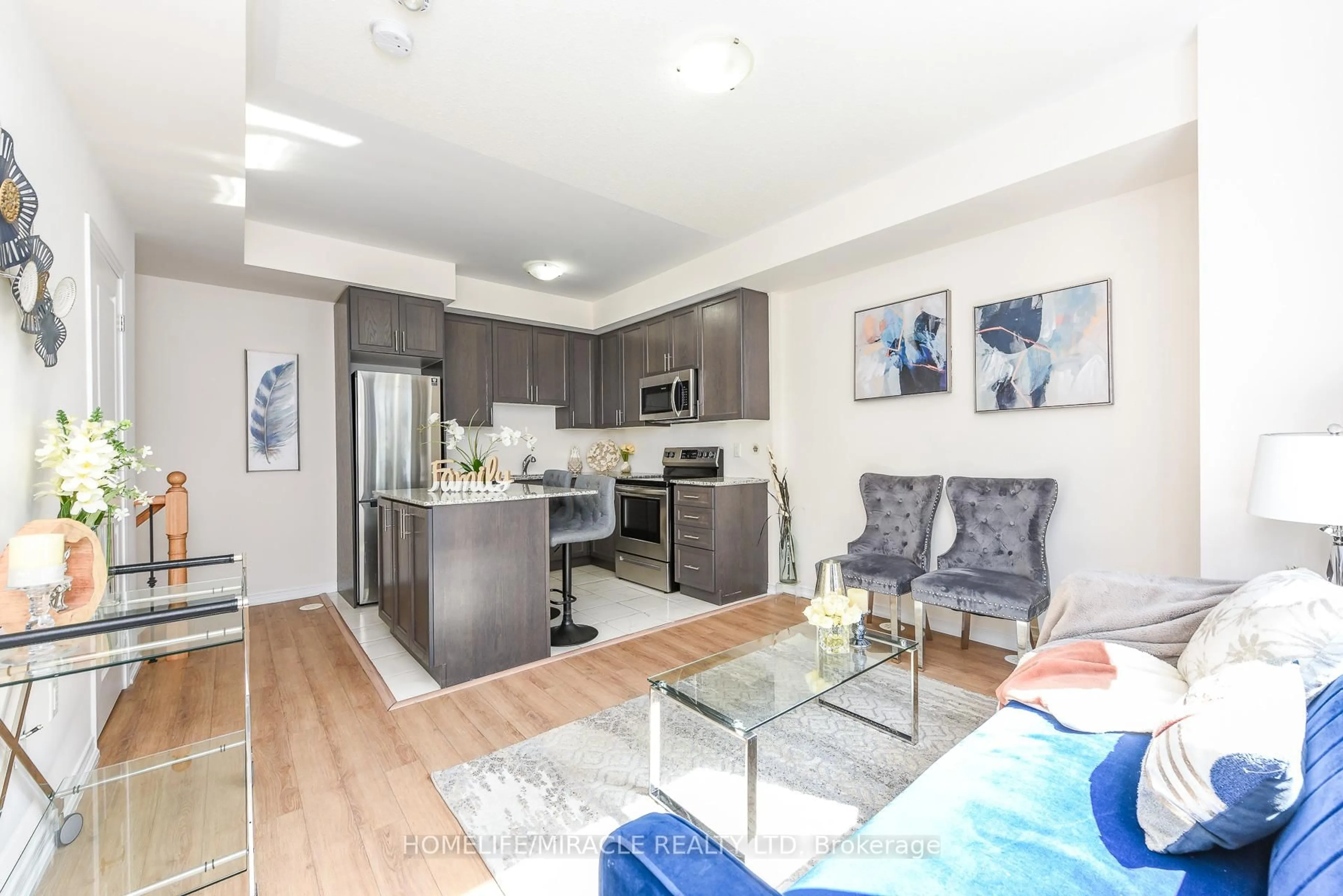 Open concept kitchen, unknown for 32 Fieldway Rd #122, Toronto Ontario M8Z 0E3