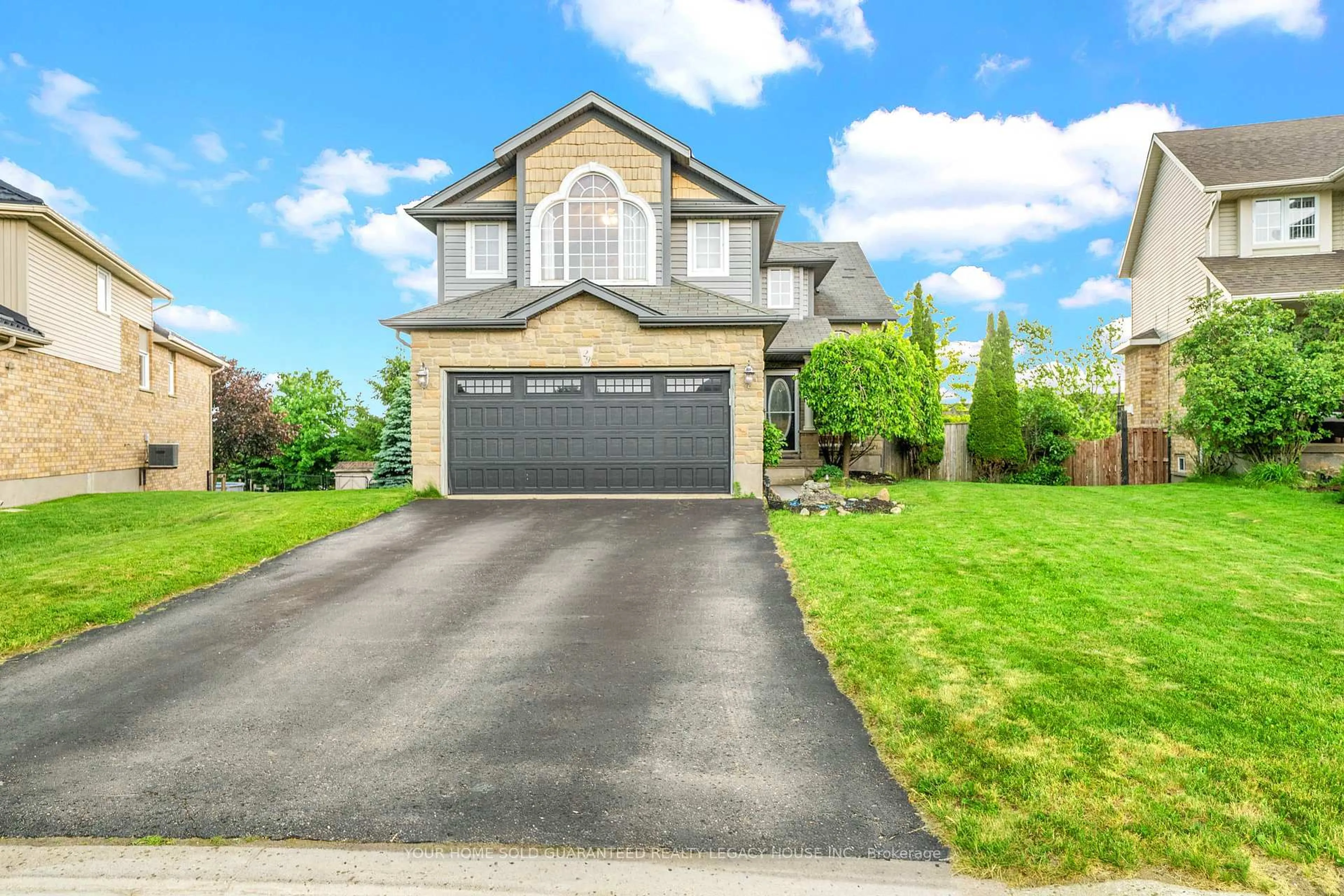 Home with vinyl exterior material, street for 29 Cameron Crt, Orangeville Ontario L9W 5G8