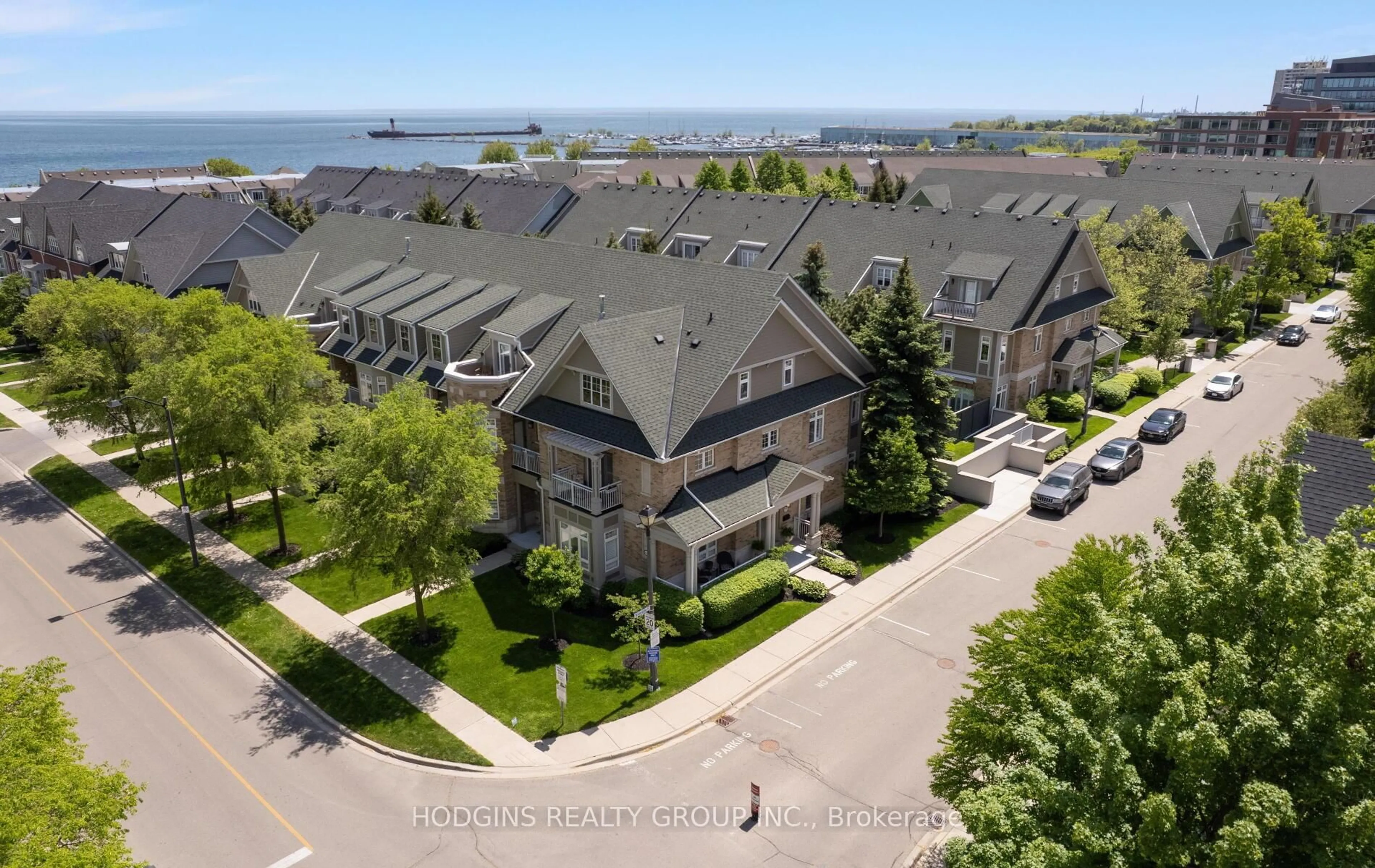 A pic from outside/outdoor area/front of a property/back of a property/a pic from drone, unknown for 136 St Lawrence Dr #42, Mississauga Ontario L5G 4V1