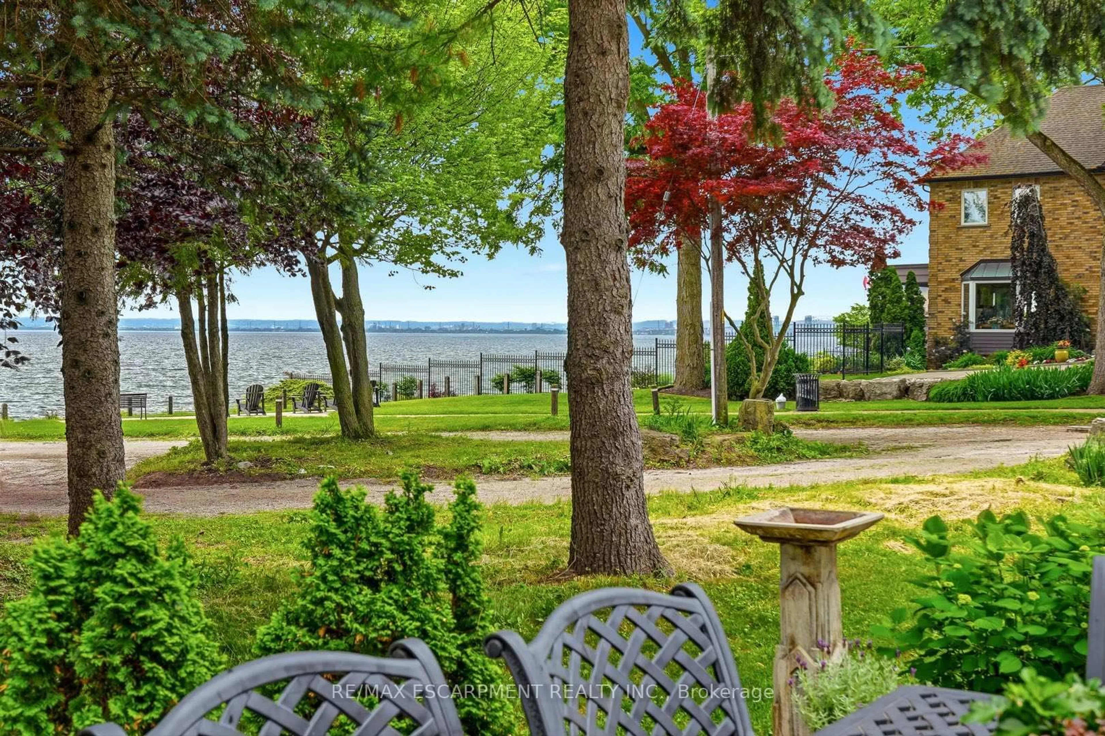Patio, water/lake/river/ocean view for 225 St. Paul St, Burlington Ontario L7R 4G9