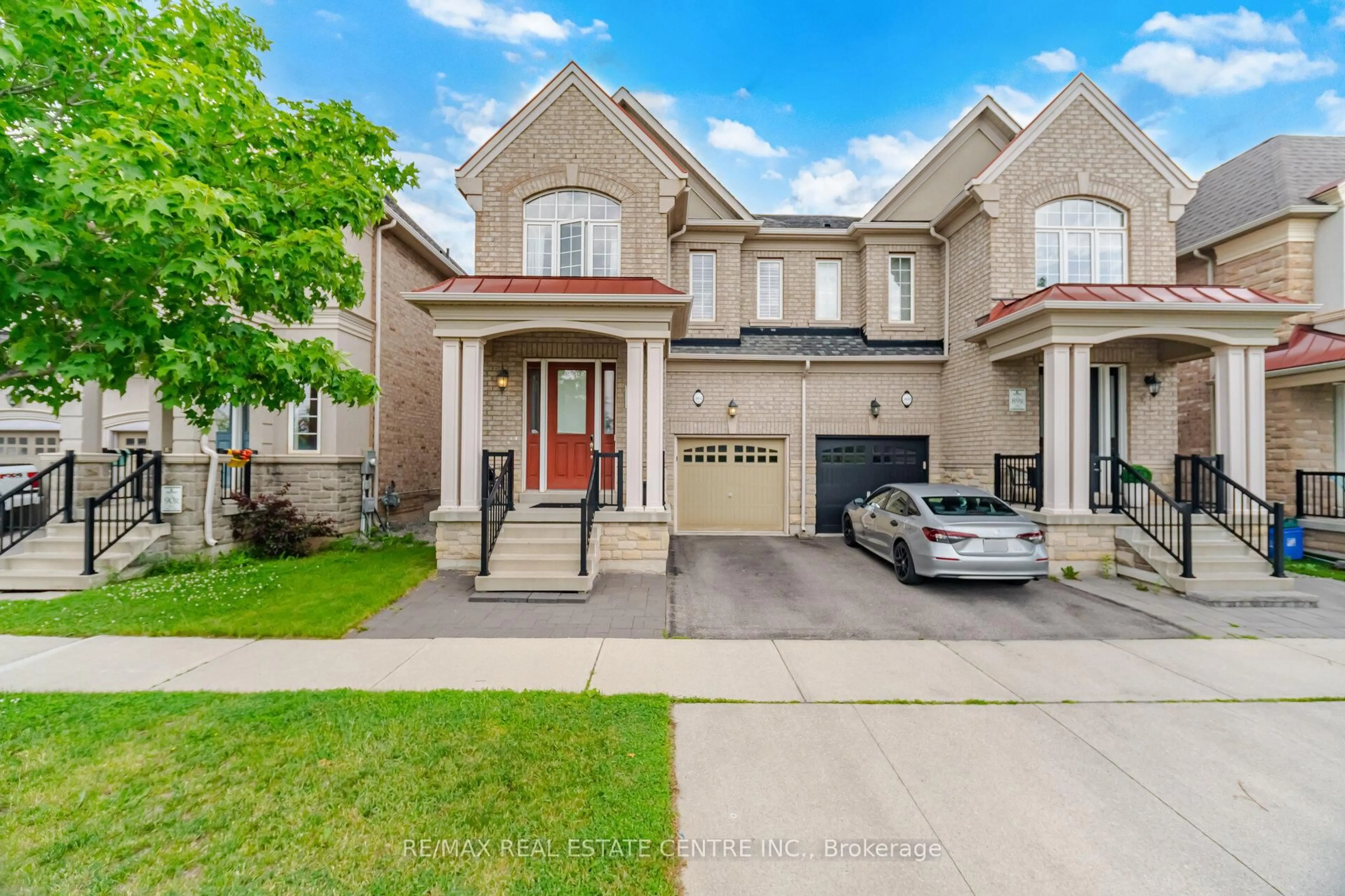 Home with brick exterior material, street for 3051 Isaac Ave, Oakville Ontario L6M 0S6