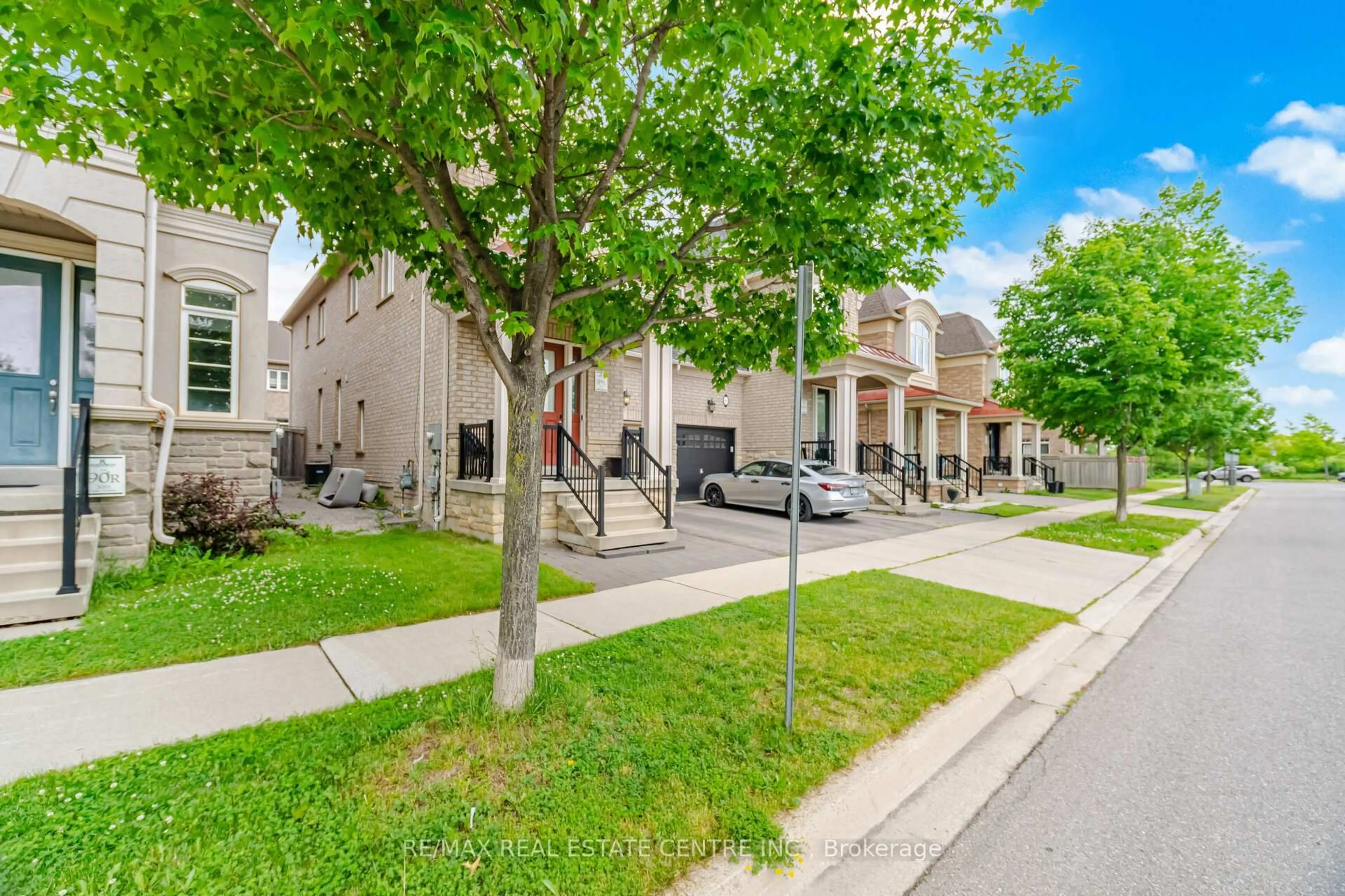 Patio, street for 3051 Isaac Ave, Oakville Ontario L6M 0S6