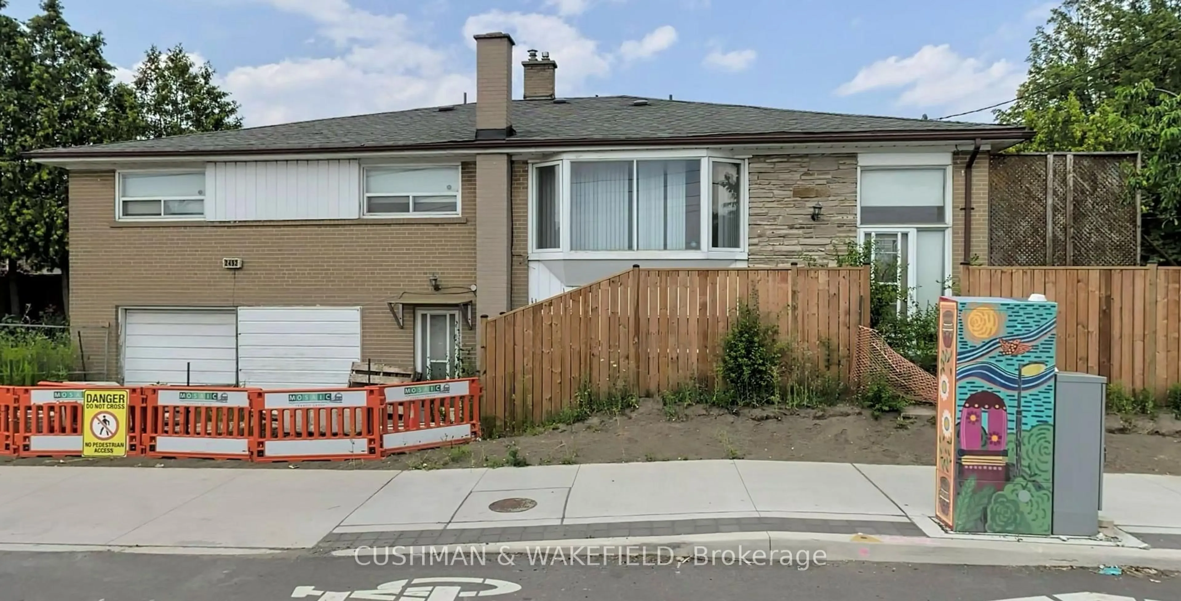Unknown for 2492 Finch Ave, Toronto Ontario M9M 2G2