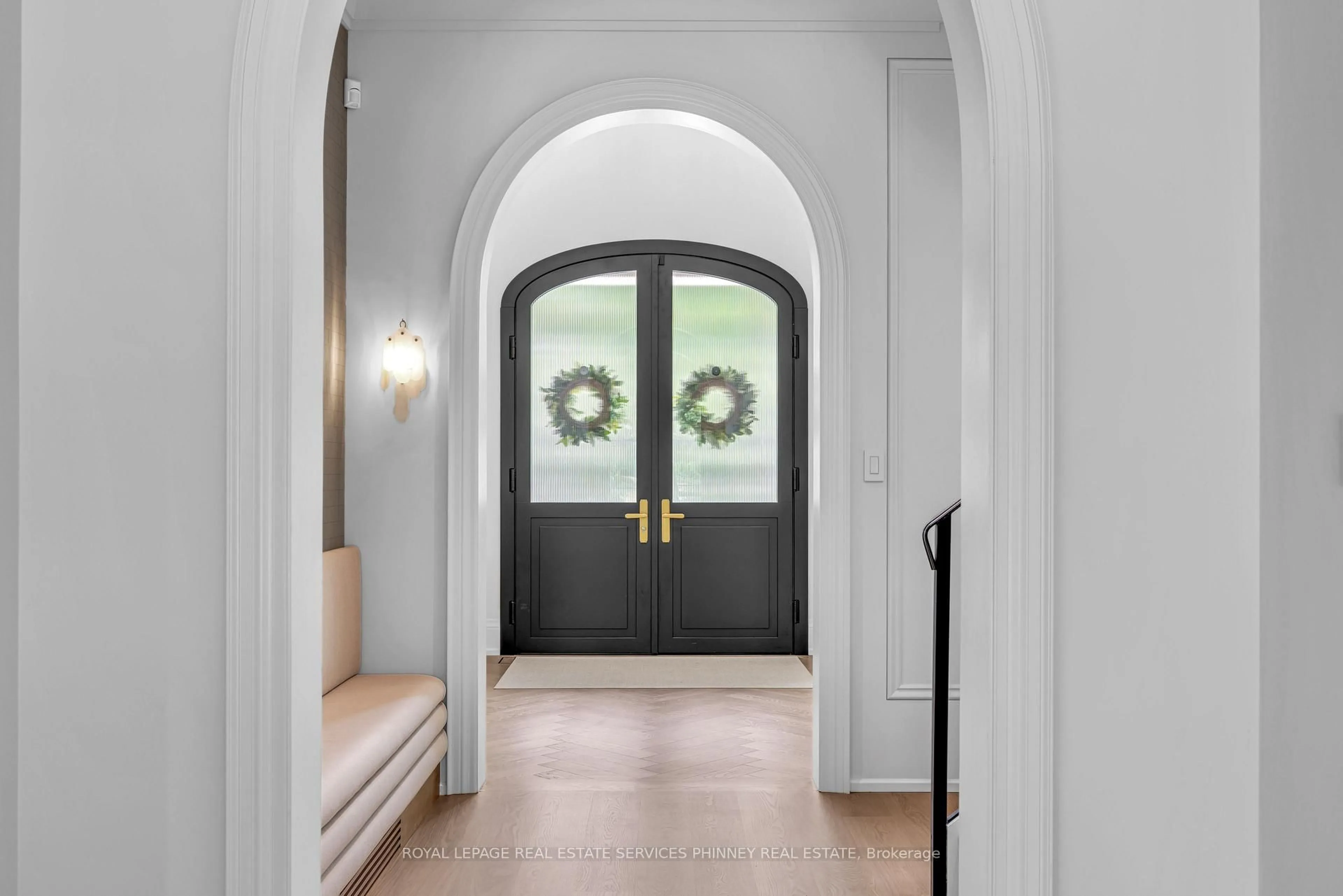 Indoor entryway for 343 Douglas Ave, Oakville Ontario L6J 3S7