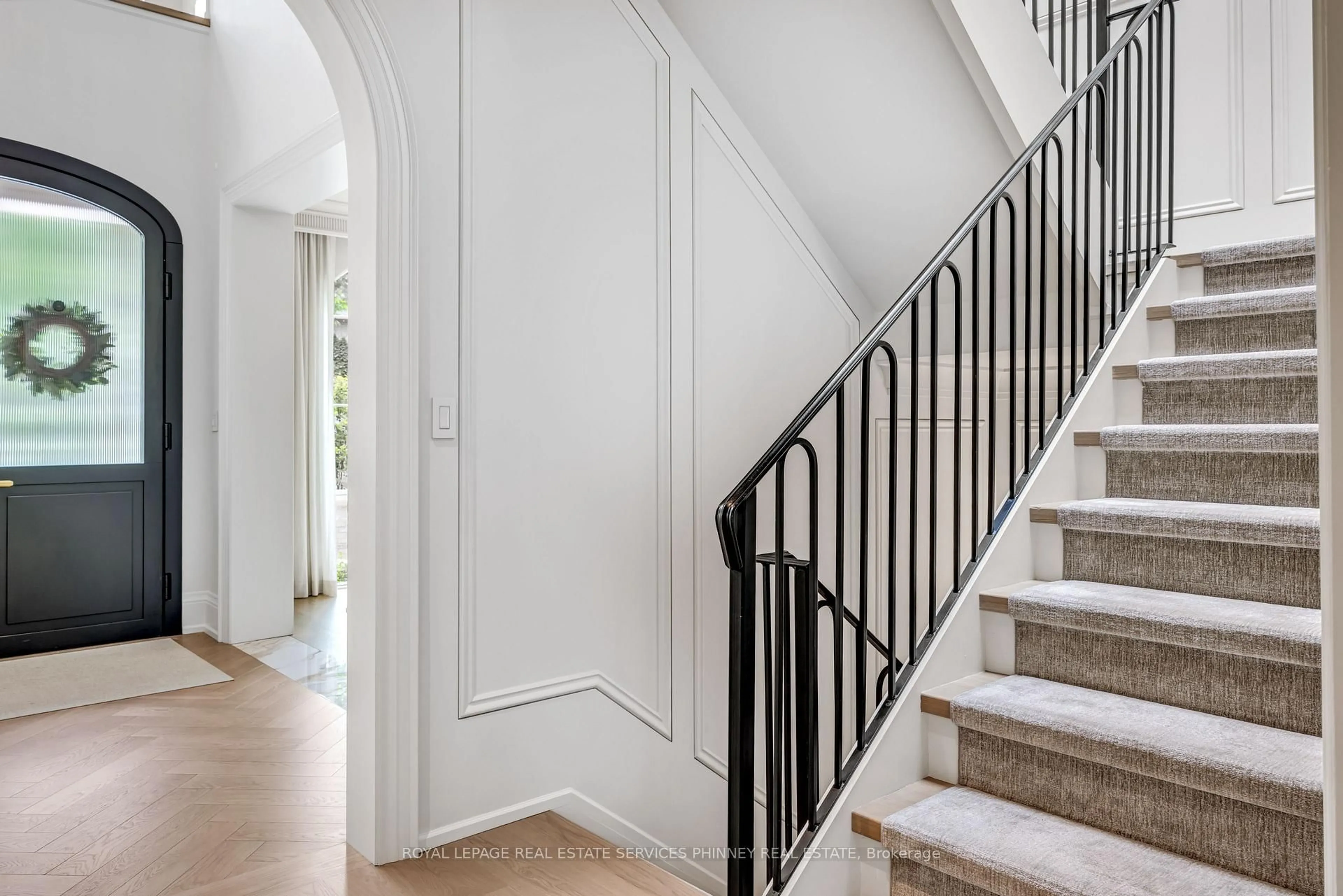 Stairs for 343 Douglas Ave, Oakville Ontario L6J 3S7
