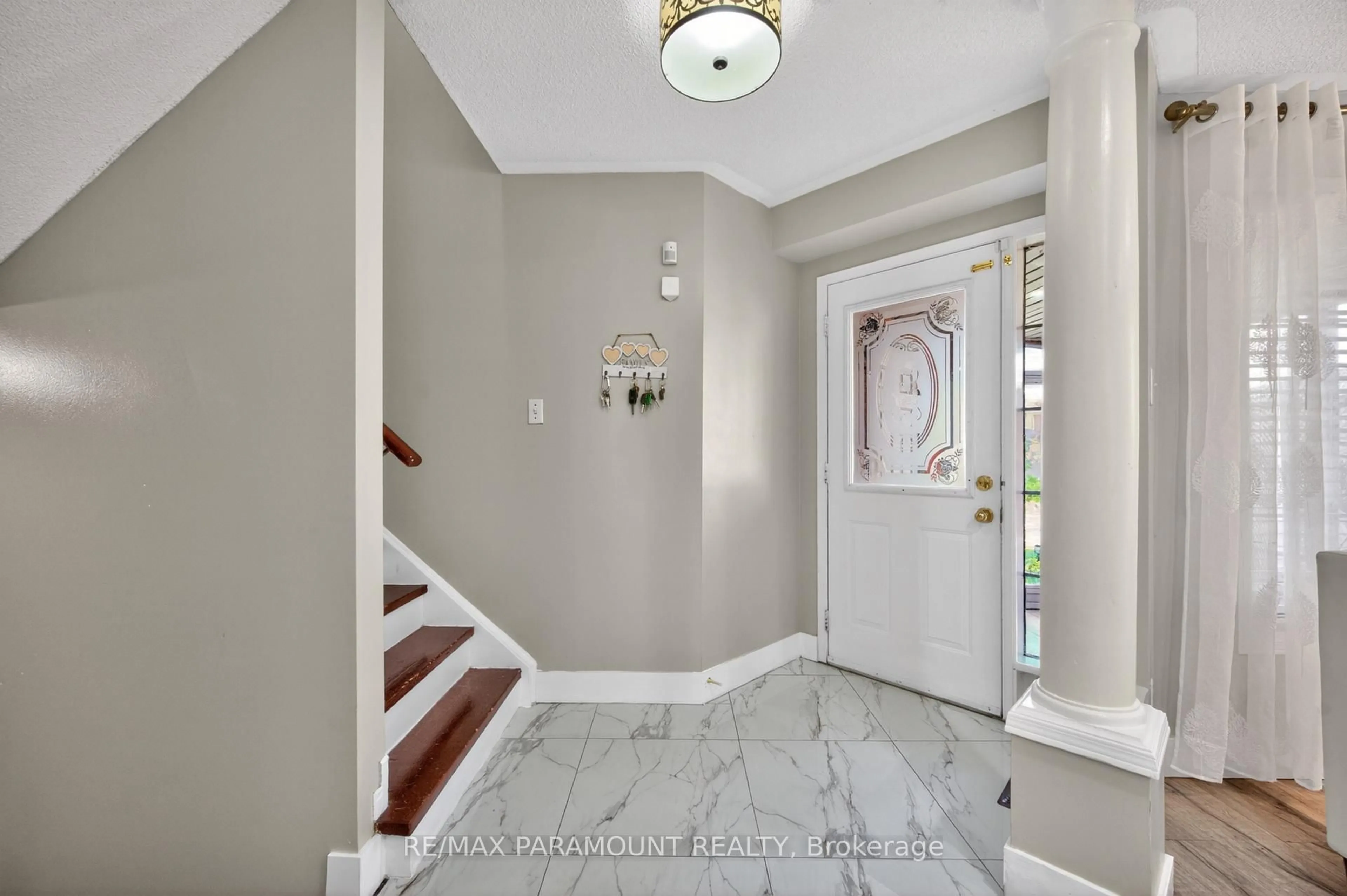 Indoor entryway for 3 Squirreltail Way, Brampton Ontario L6R 1X4