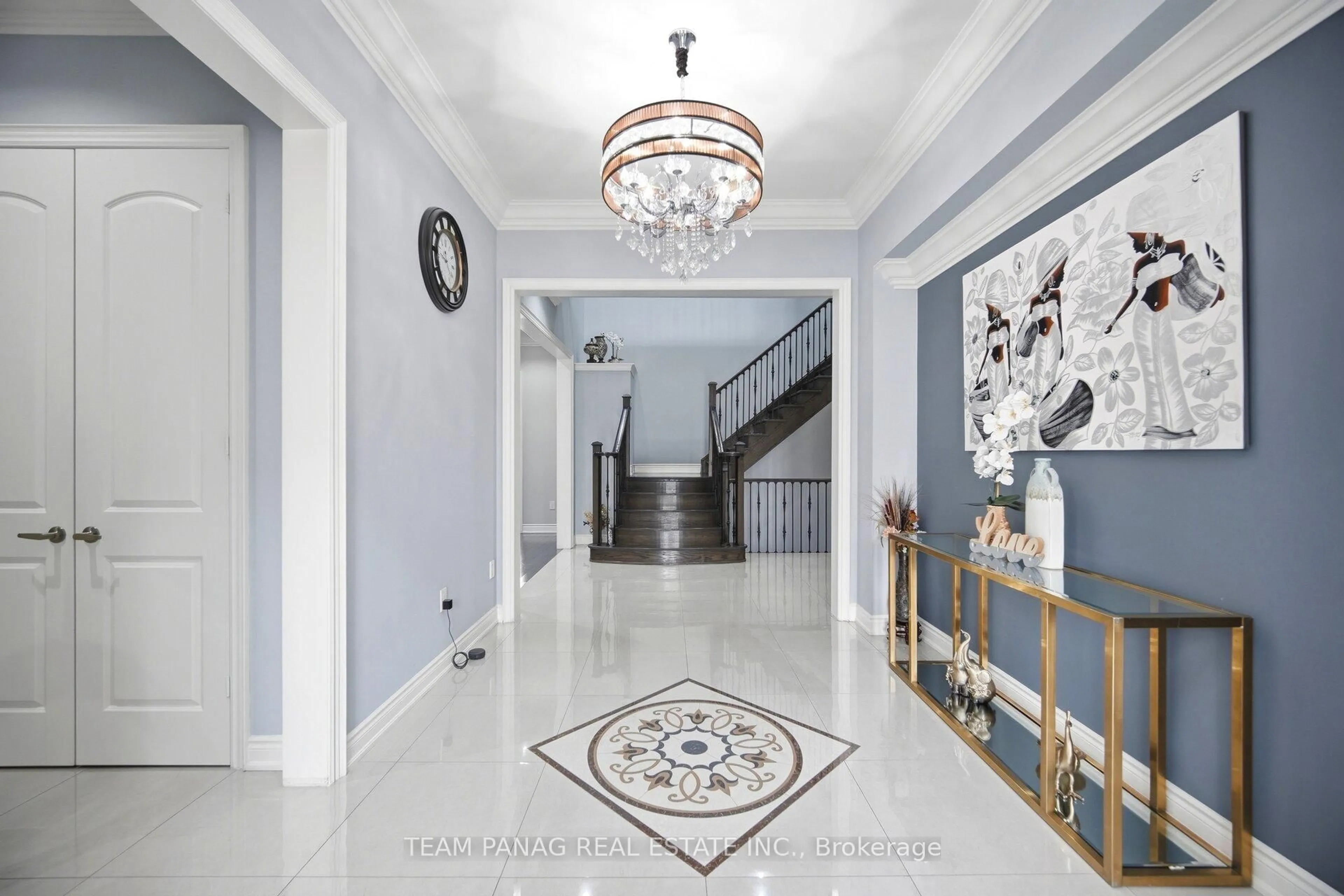 Indoor foyer for 19 Falkland Rd, Brampton Ontario L6P 4C3