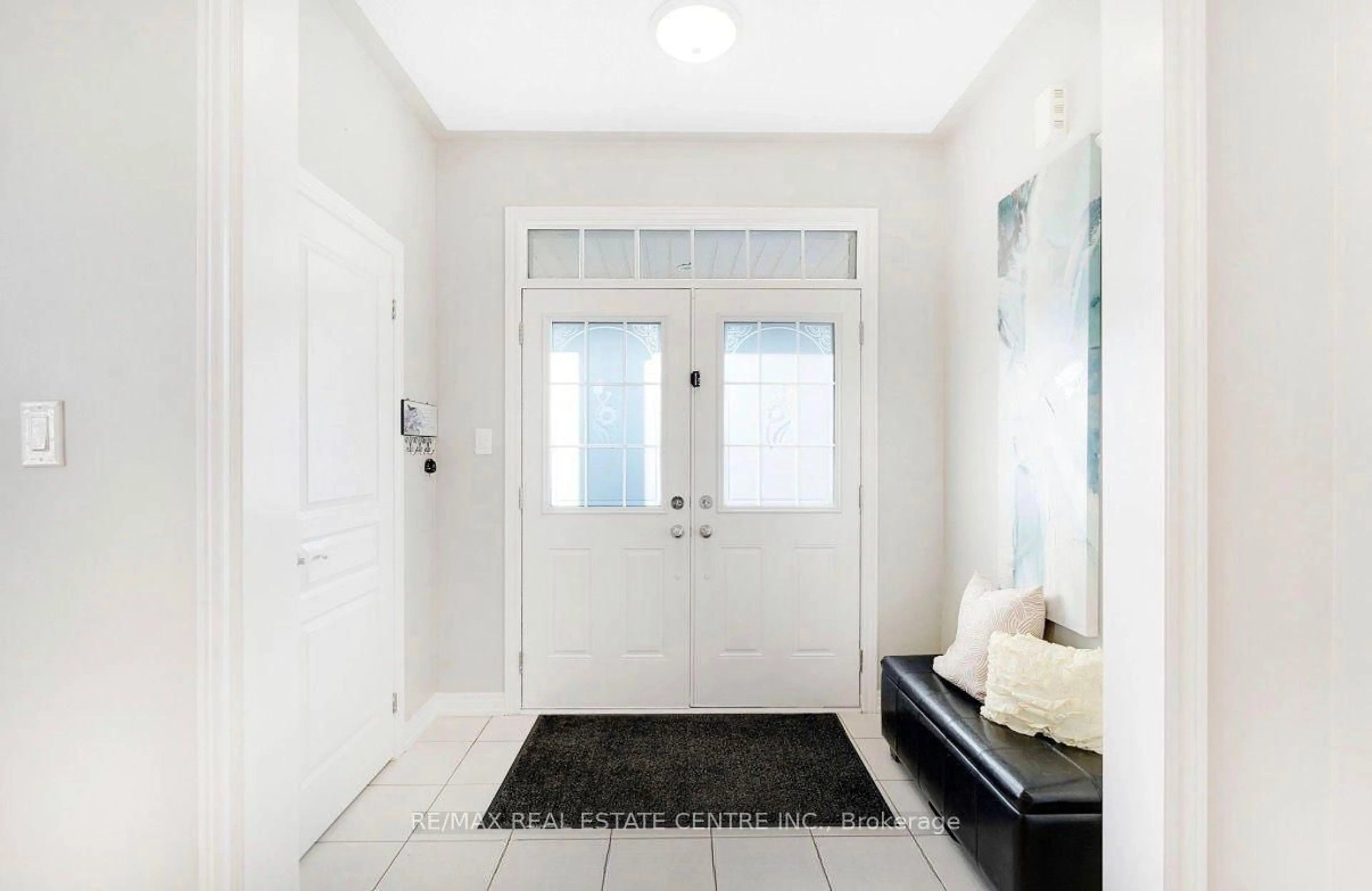 Indoor entryway for 161 Bonnie Braes Dr, Brampton Ontario L6Y 5Z1