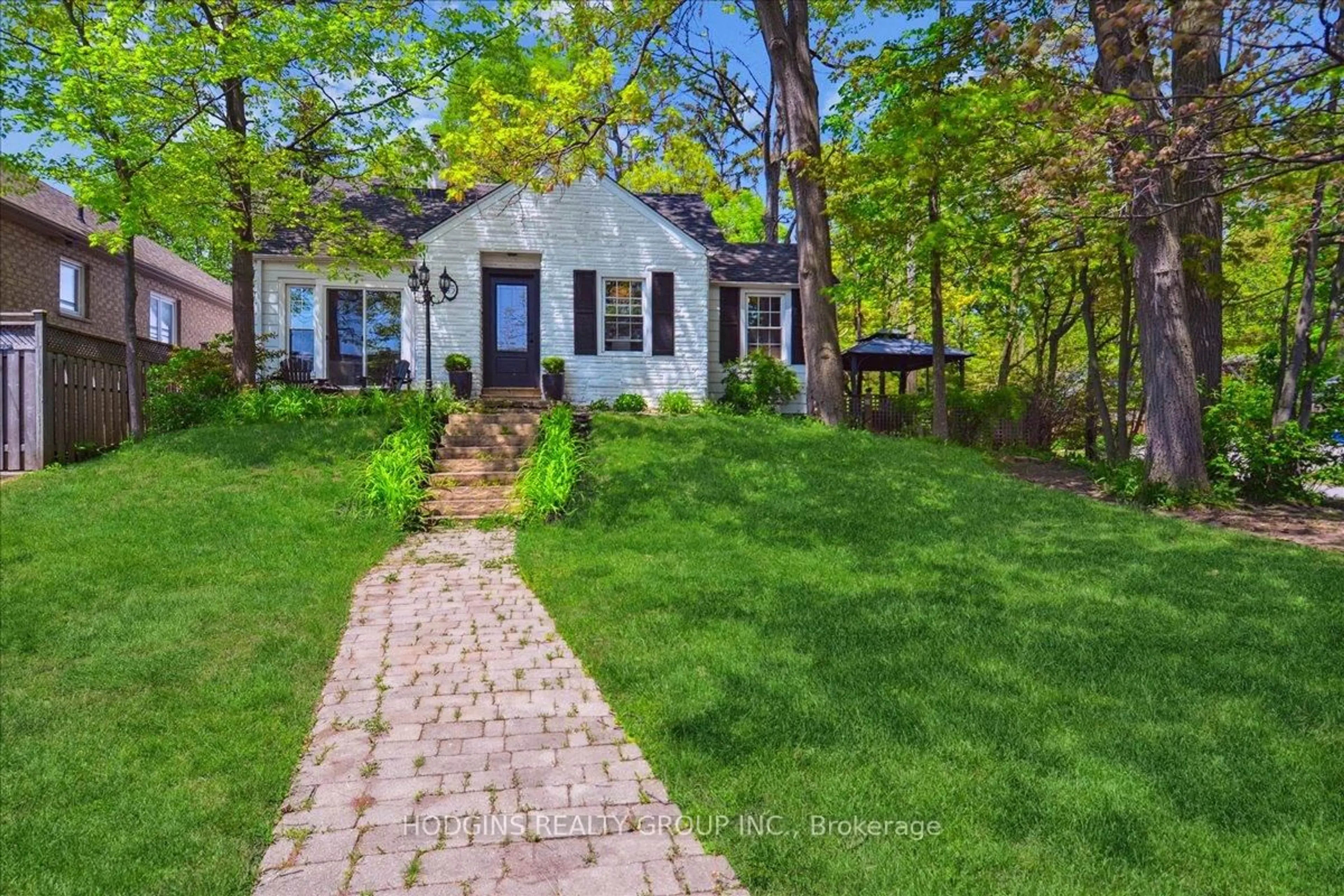Home with brick exterior material, street for 65 Mineola Rd, Mississauga Ontario L5G 2E4