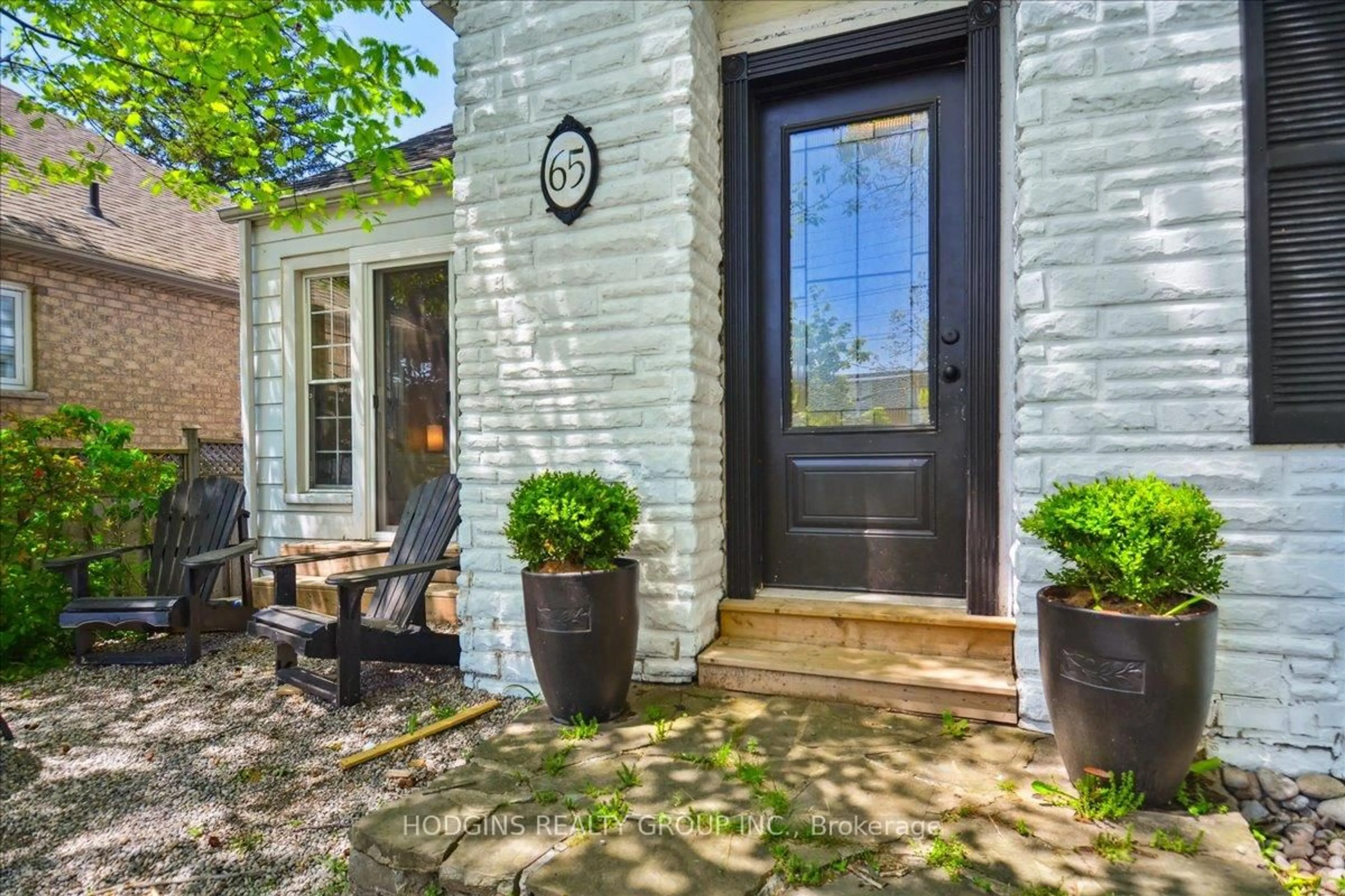 Indoor entryway for 65 Mineola Rd, Mississauga Ontario L5G 2E4