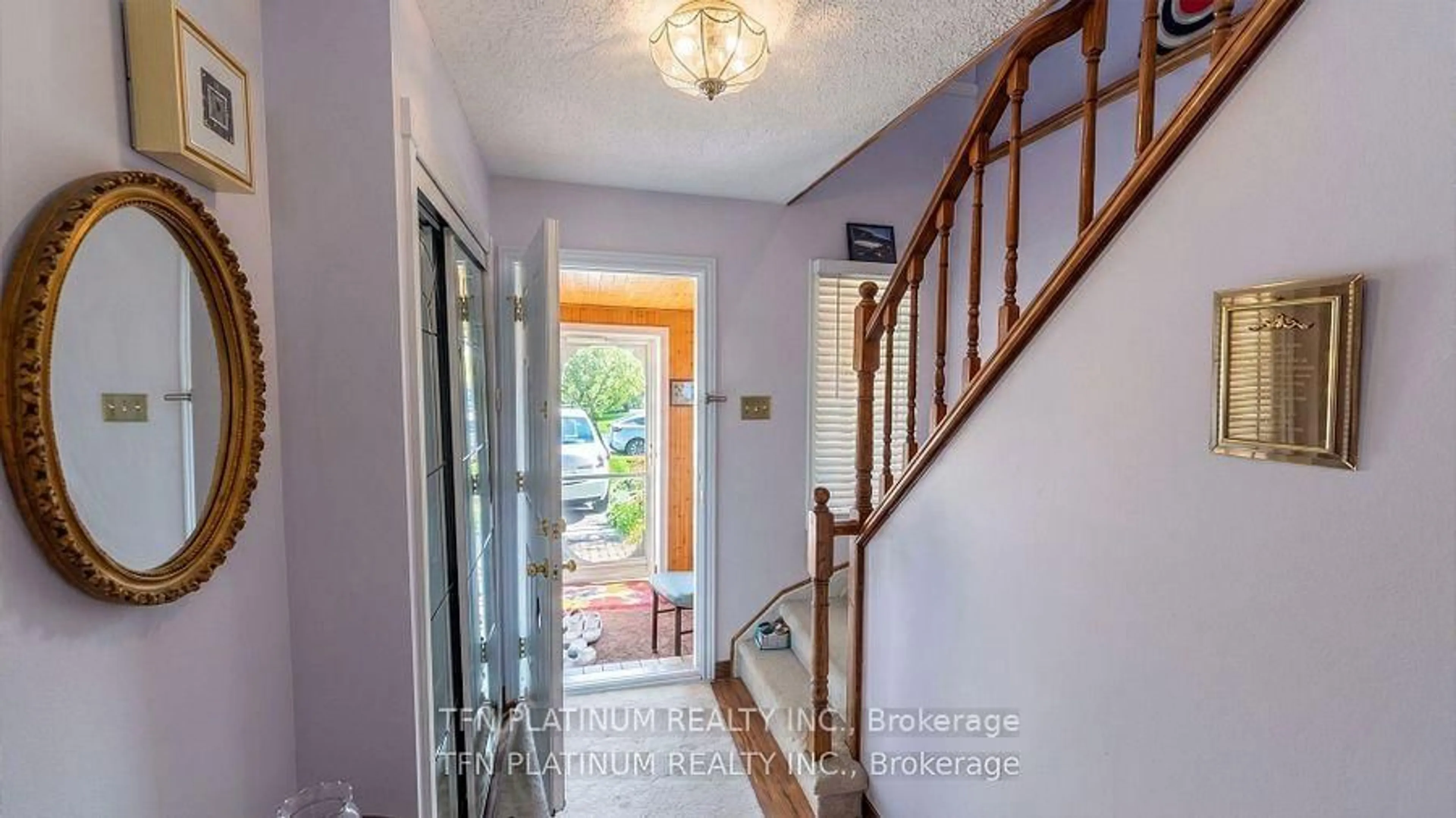 Indoor entryway for 59 Martindale Cres, Brampton Ontario L6X 2V7