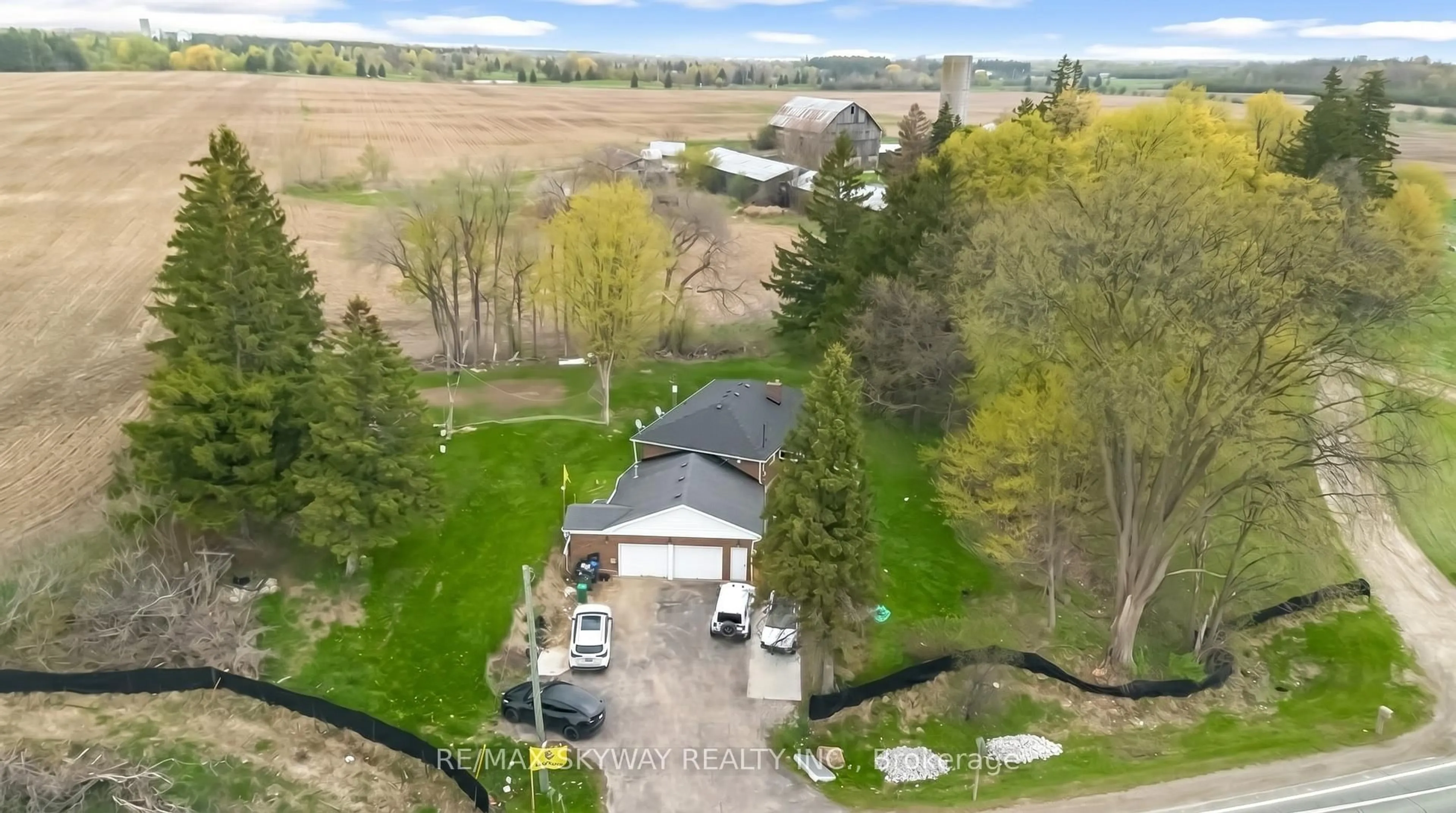 A pic from outside/outdoor area/front of a property/back of a property/a pic from drone, unknown for 12891 Dixie Rd, Caledon Ontario L7C 2M5