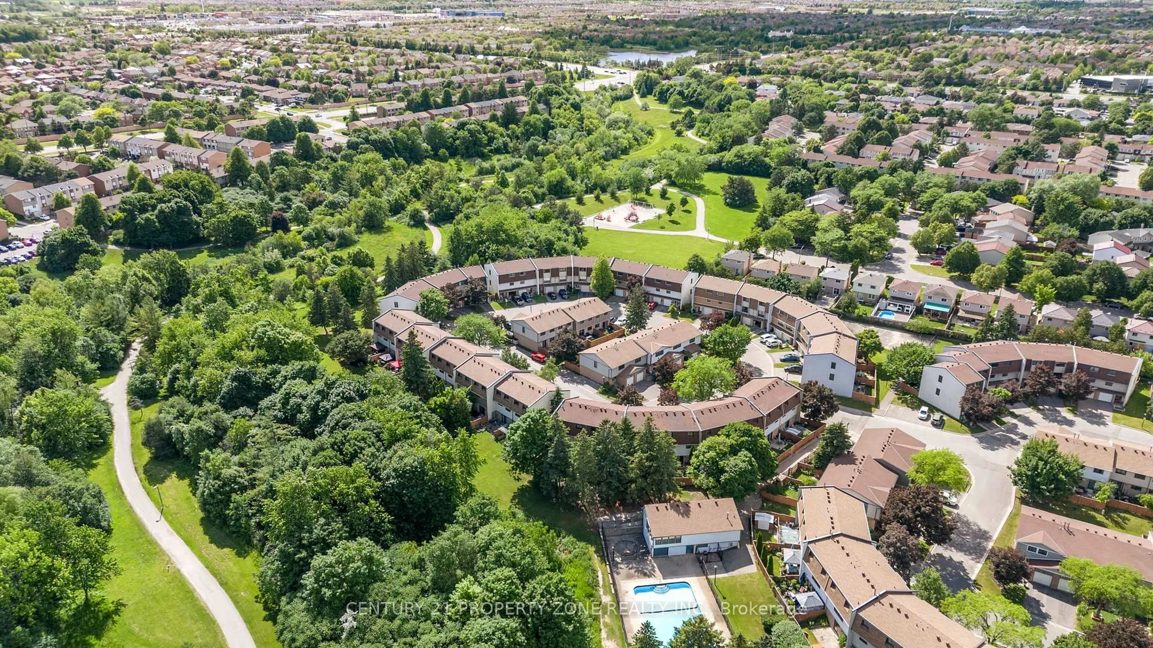 A pic from outside/outdoor area/front of a property/back of a property/a pic from drone, unknown for 35 Ashton Cres, Brampton Ontario L6S 3J9