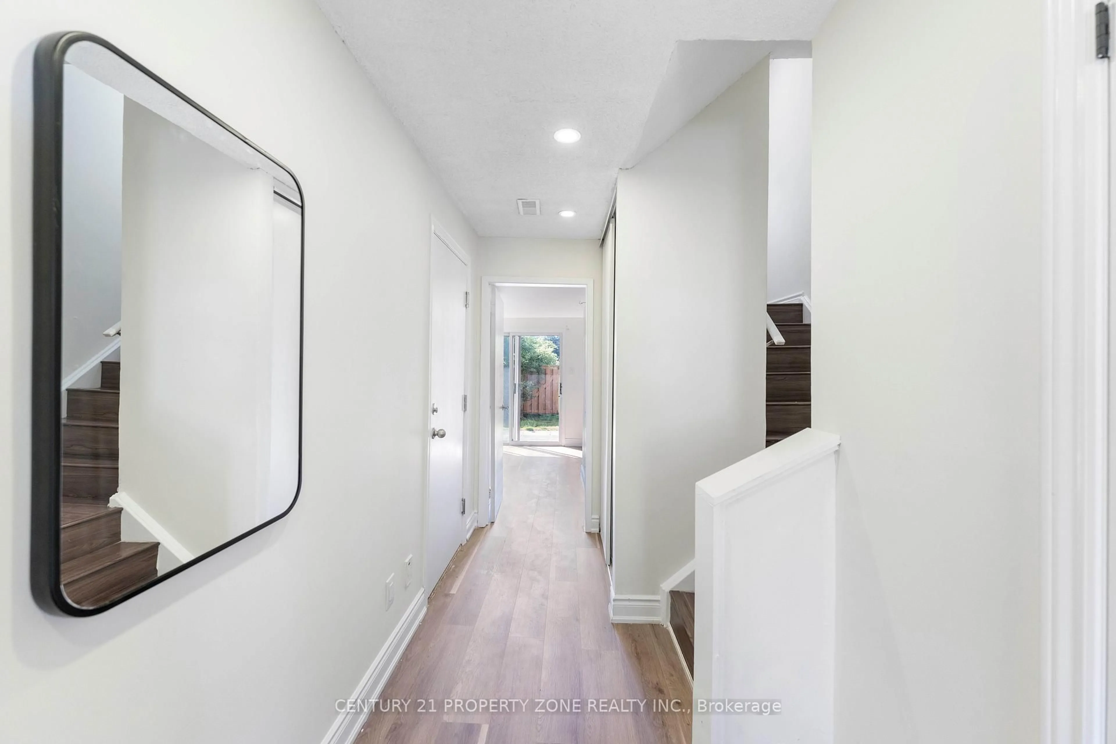 Indoor entryway for 35 Ashton Cres, Brampton Ontario L6S 3J9