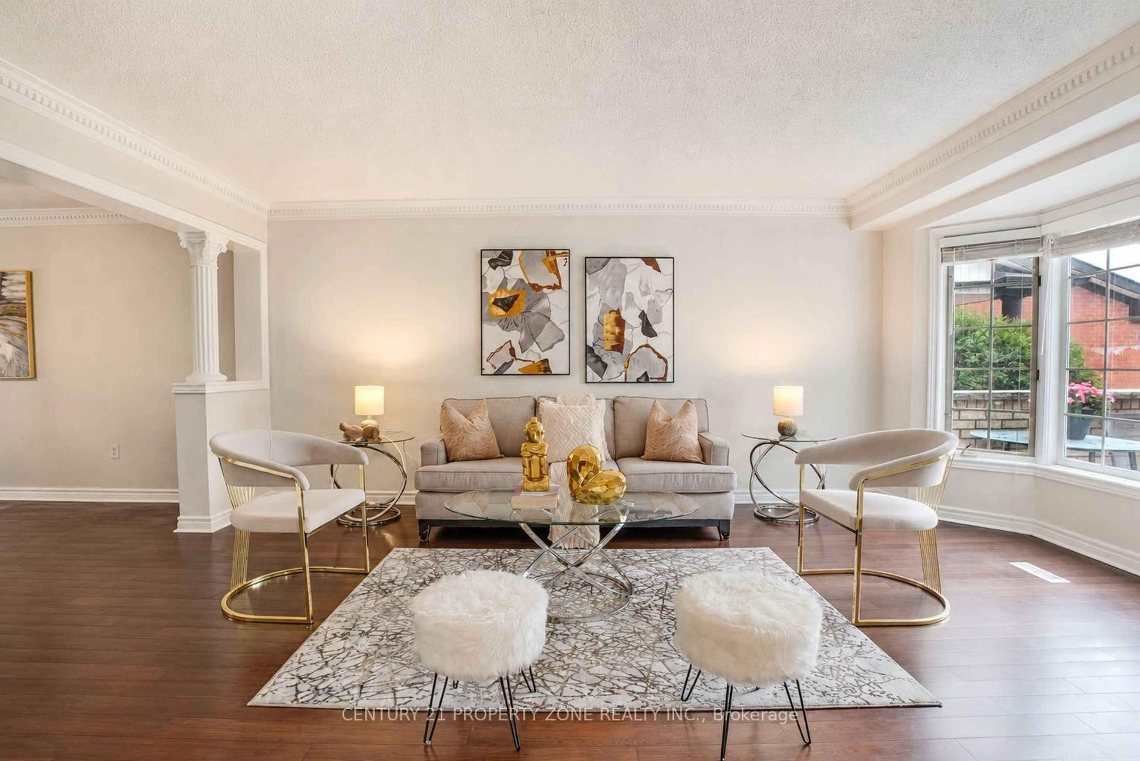 Living room with furniture, unknown for 5660 Bell Harbour Dr, Mississauga Ontario L5M 5J3