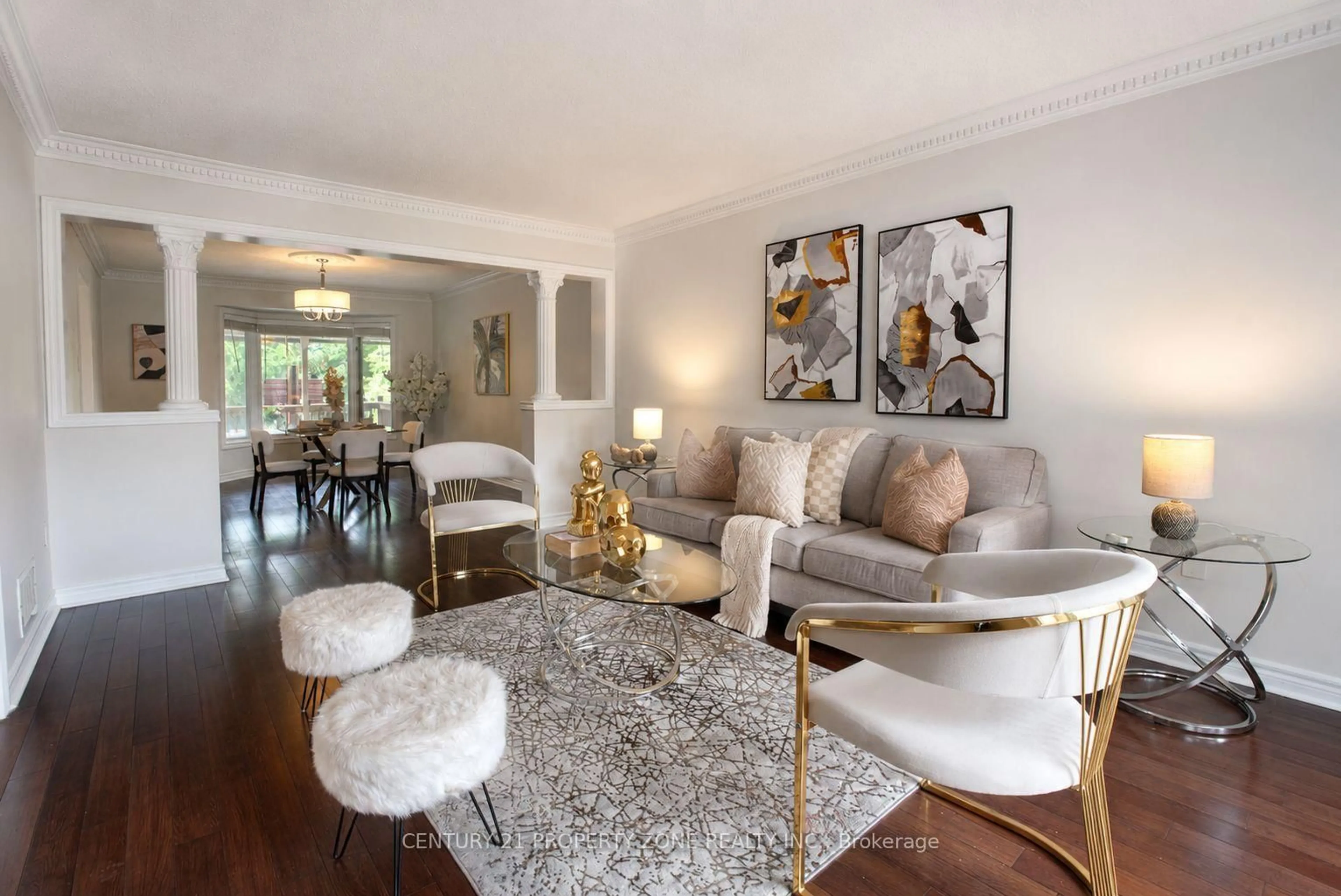 Living room with furniture, unknown for 5660 Bell Harbour Dr, Mississauga Ontario L5M 5J3