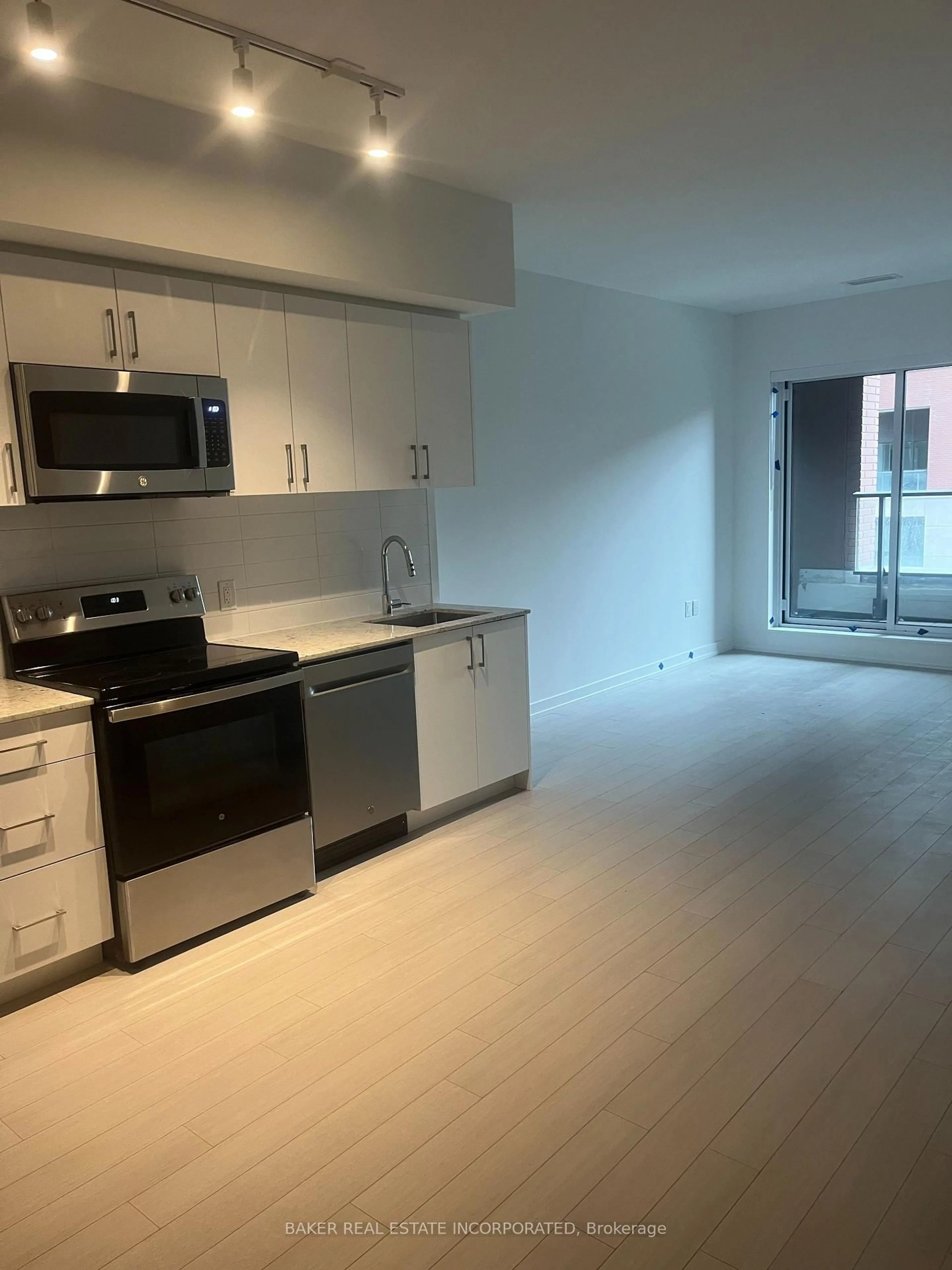 Unknown for 4010 Eglinton Ave #413, Toronto Ontario M9A 0G5