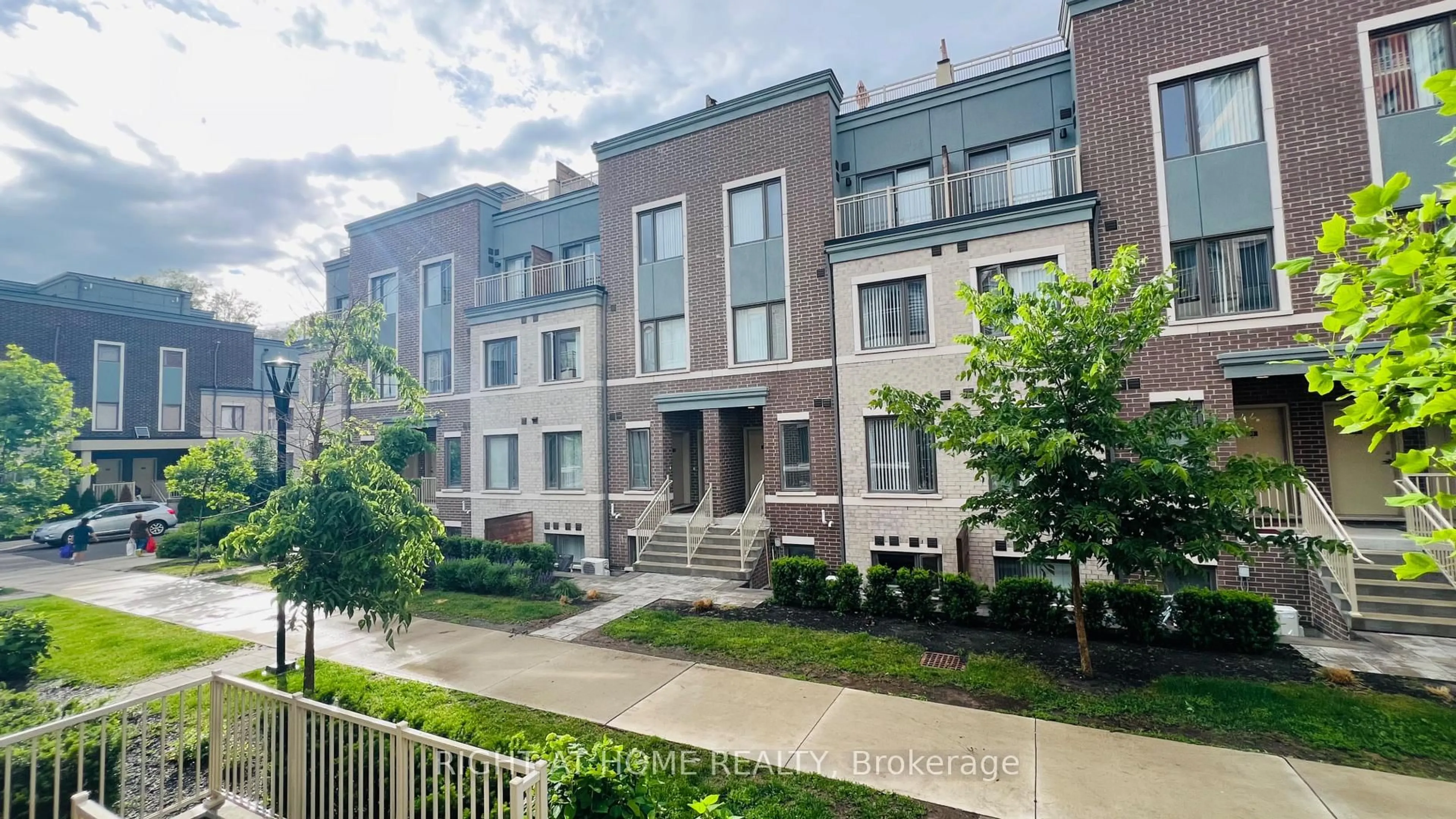 A pic from outside/outdoor area/front of a property/back of a property/a pic from drone, street for 5 William Jackson Way #53, Toronto Ontario M8V 2C7
