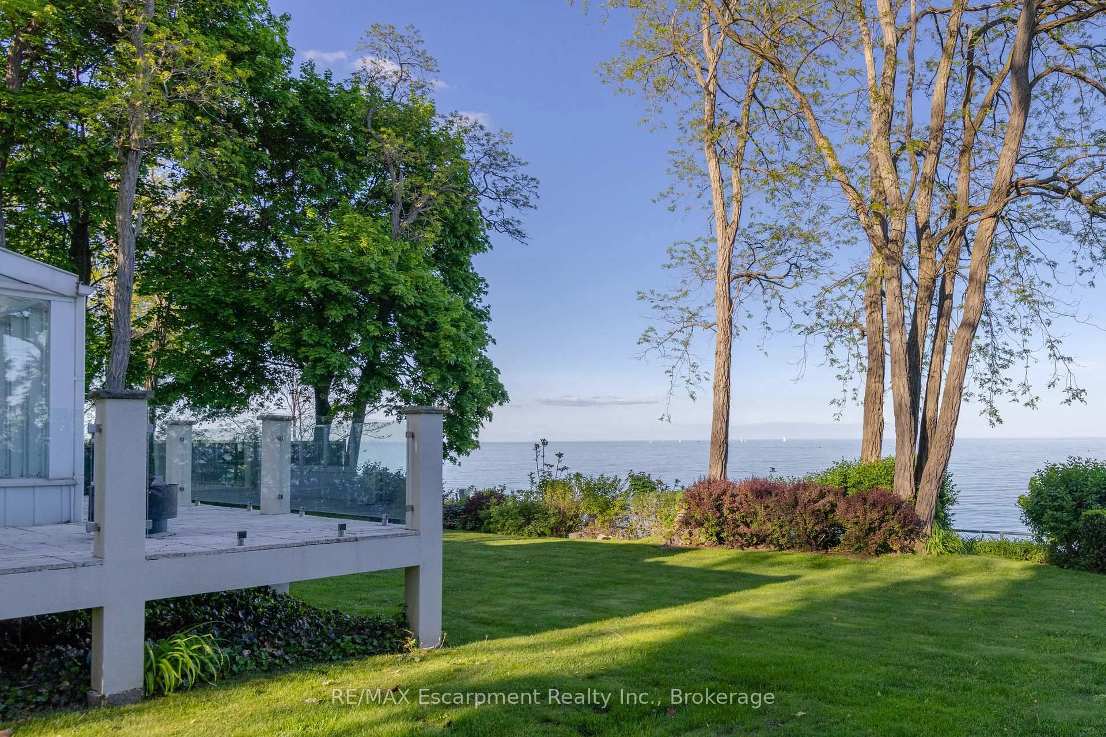 Patio, water/lake/river/ocean view for 3346 Lakeshore Rd, Oakville Ontario L6L 6S6