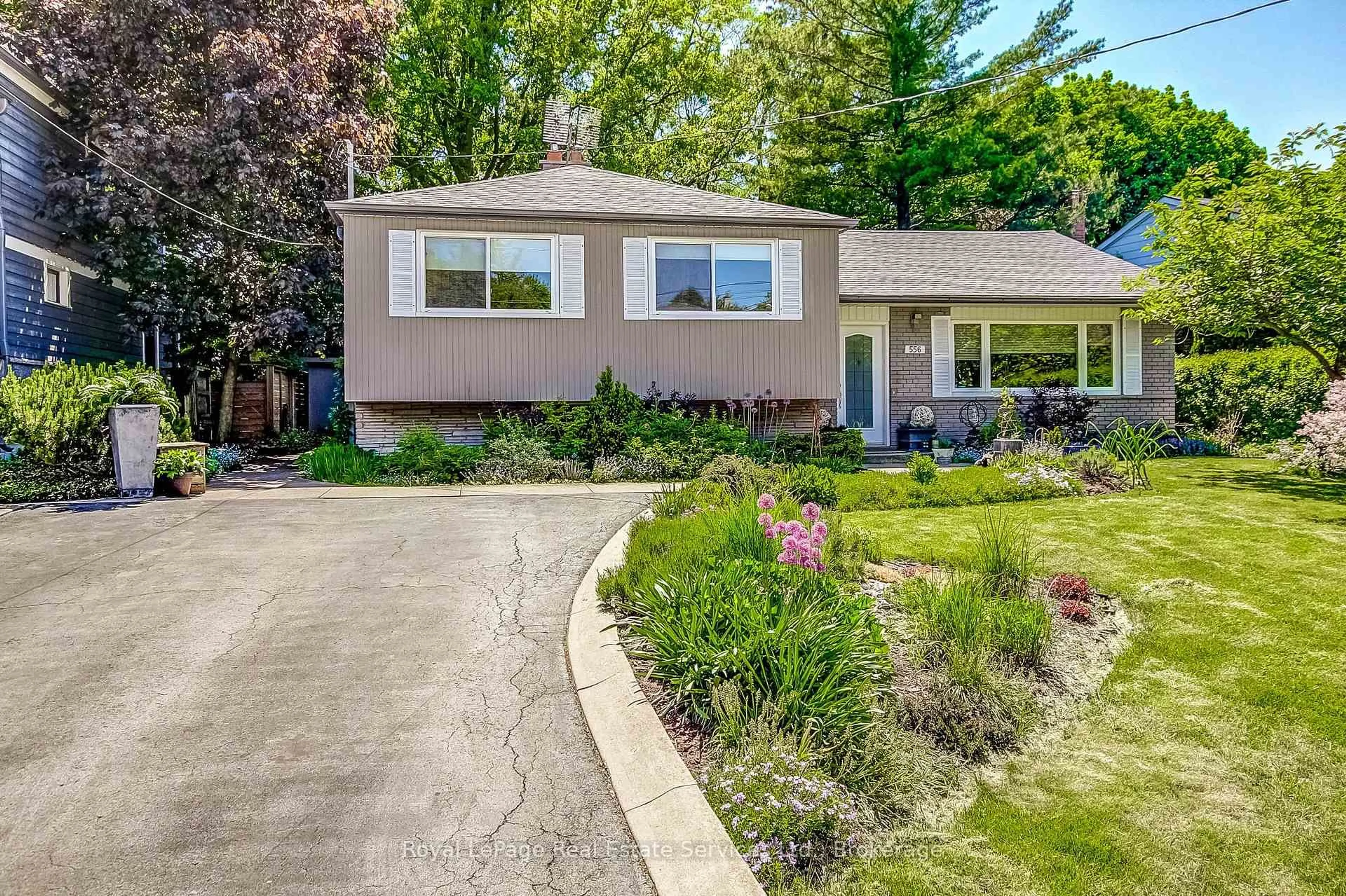 Home with vinyl exterior material, street for 556 Trafford Cres, Oakville Ontario L6L 3T3