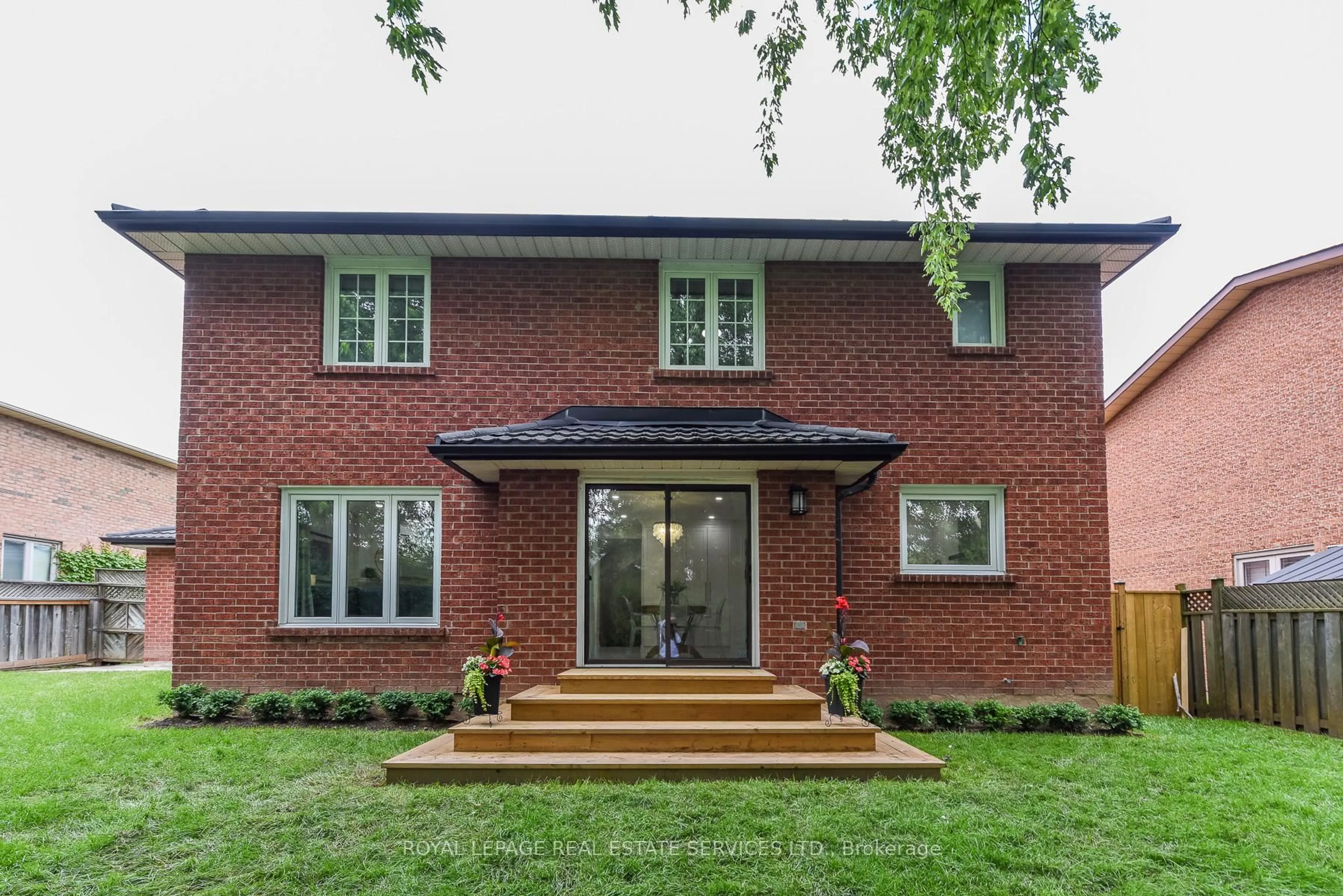 Home with brick exterior material, unknown for 1338 Chalfield Dr, Oakville Ontario L6J 6R5