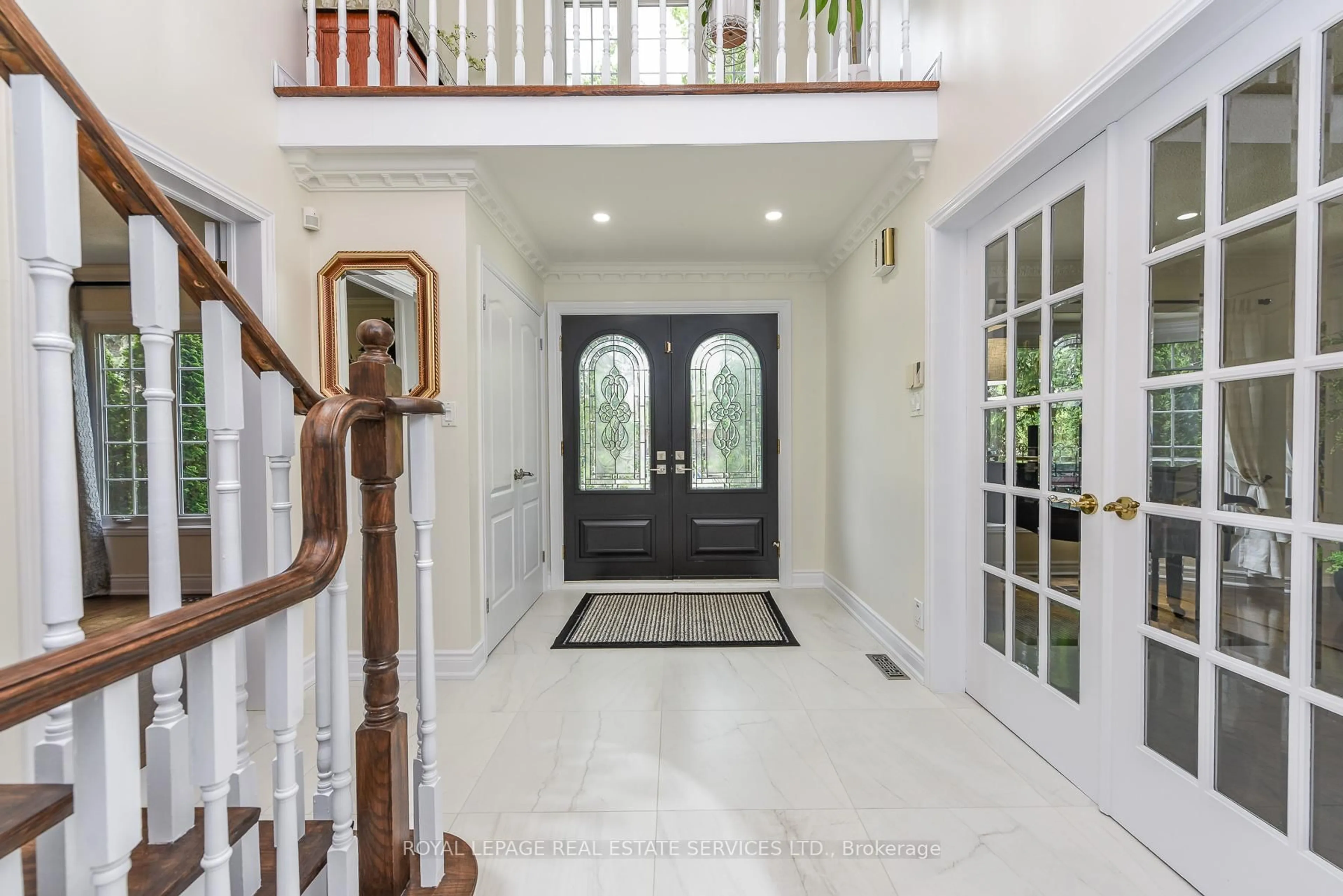 Indoor entryway for 1338 Chalfield Dr, Oakville Ontario L6J 6R5