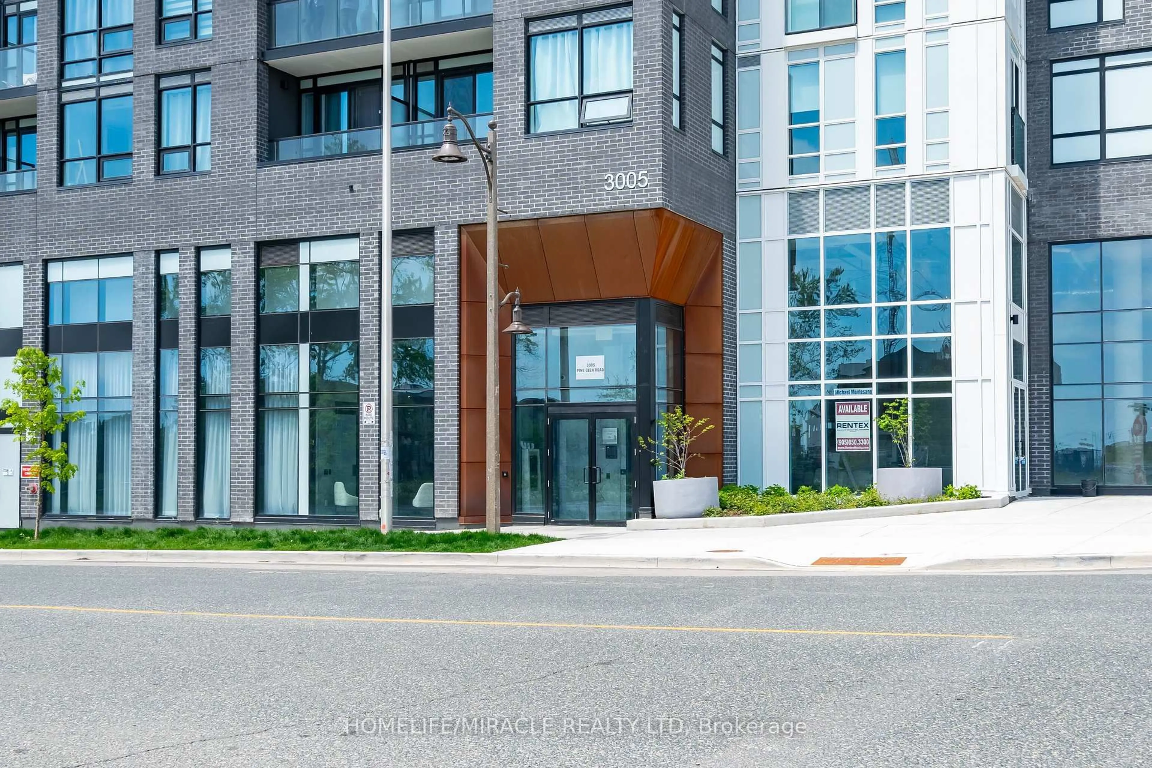 Indoor foyer for 3005 Pine Glen Rd #220, Oakville Ontario L6M 4C1