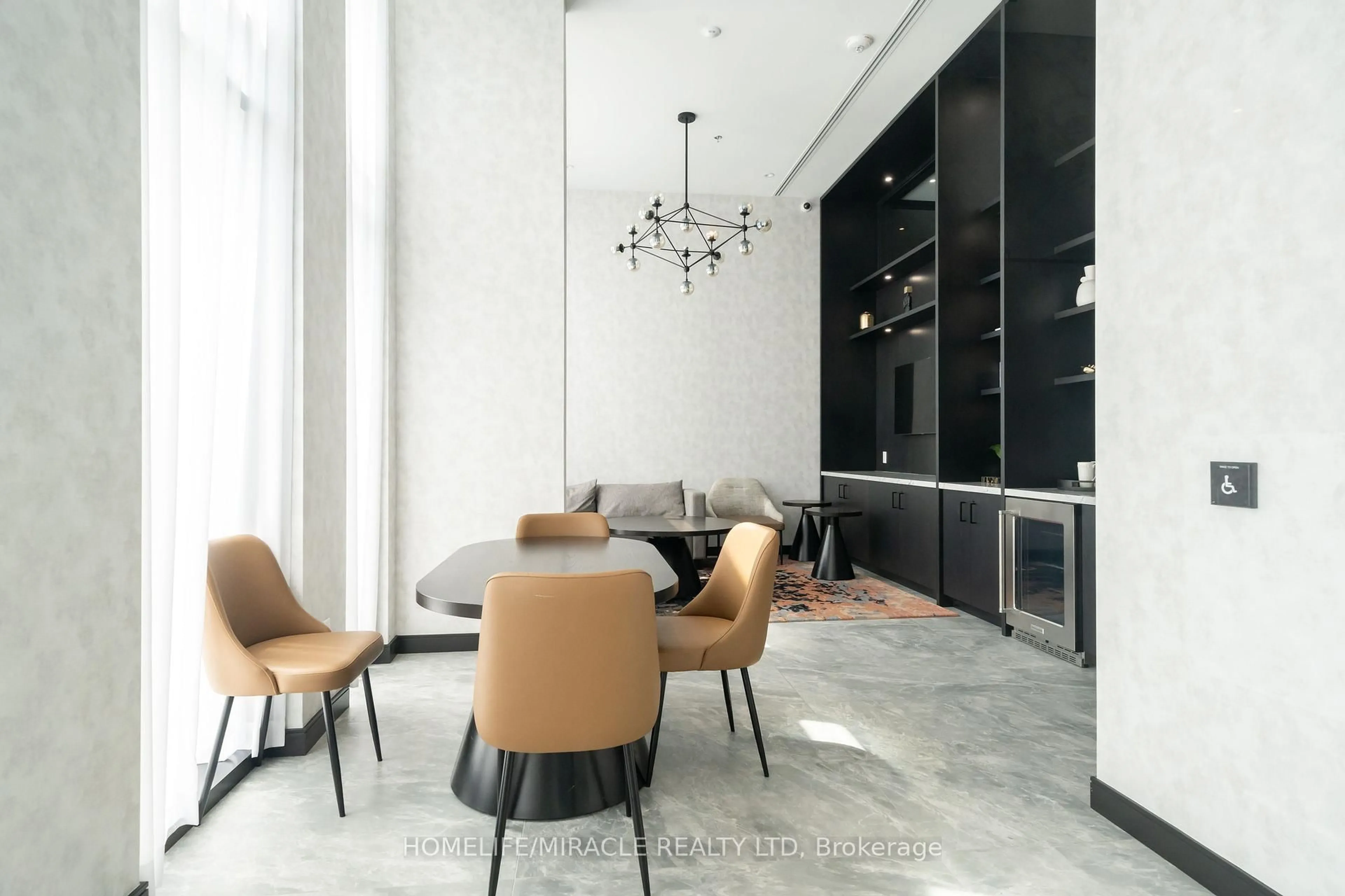 Dining room, ceramic/tile floor for 3005 Pine Glen Rd #220, Oakville Ontario L6M 4C1