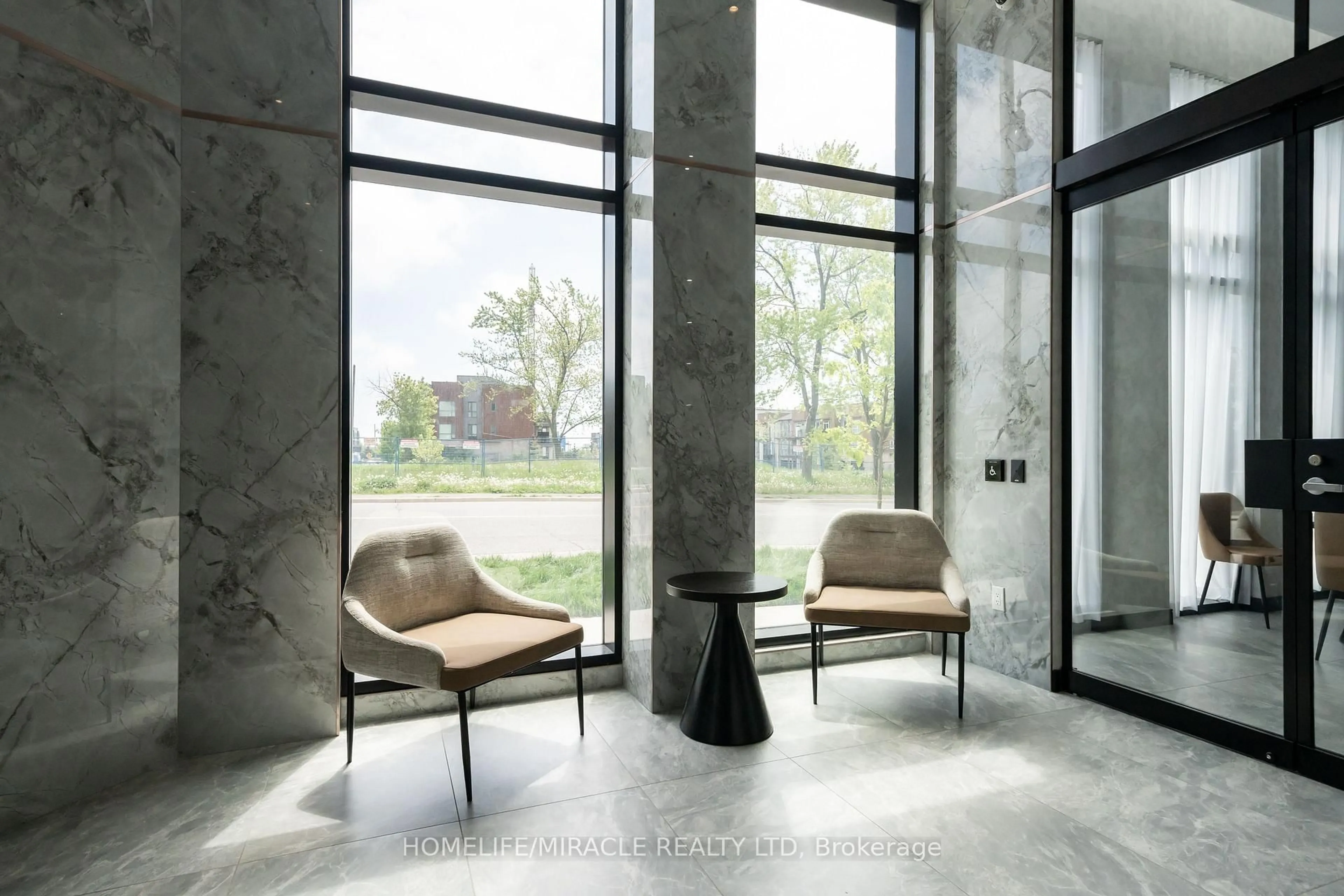 Indoor foyer for 3005 Pine Glen Rd #220, Oakville Ontario L6M 4C1
