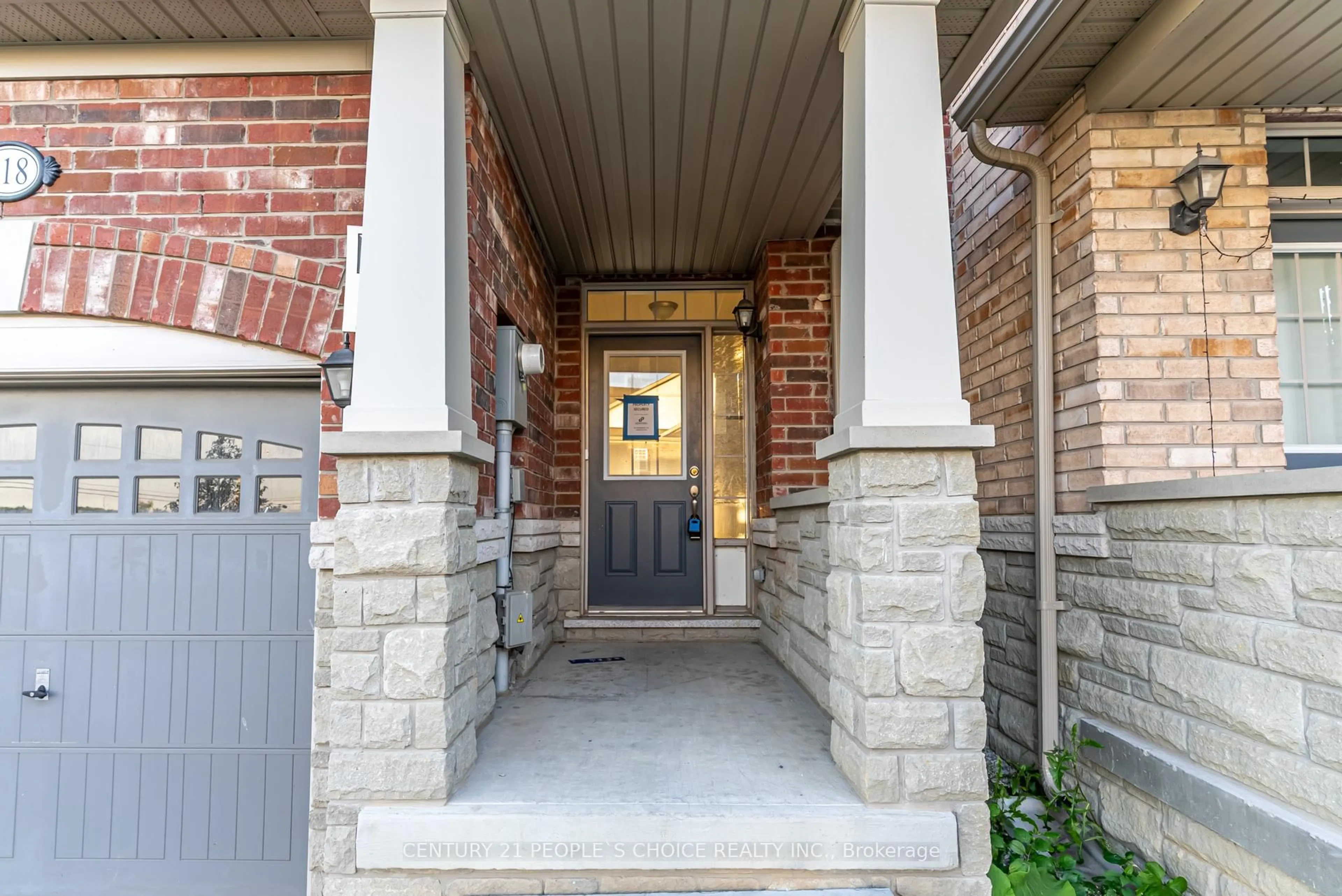 Indoor entryway for 118 Finegan Circ, Brampton Ontario L7A 4Z9
