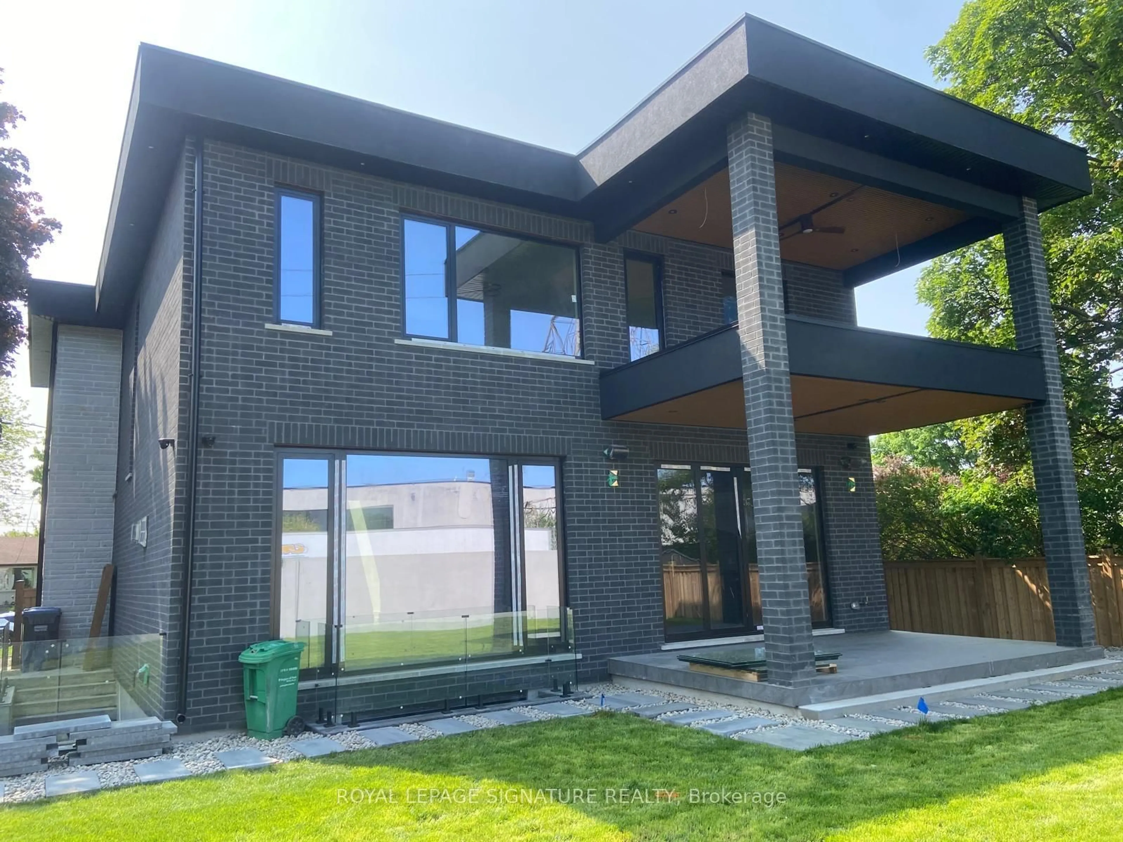 Home with brick exterior material, building for 1349 Melton Dr, Mississauga Ontario L4Y 1L6