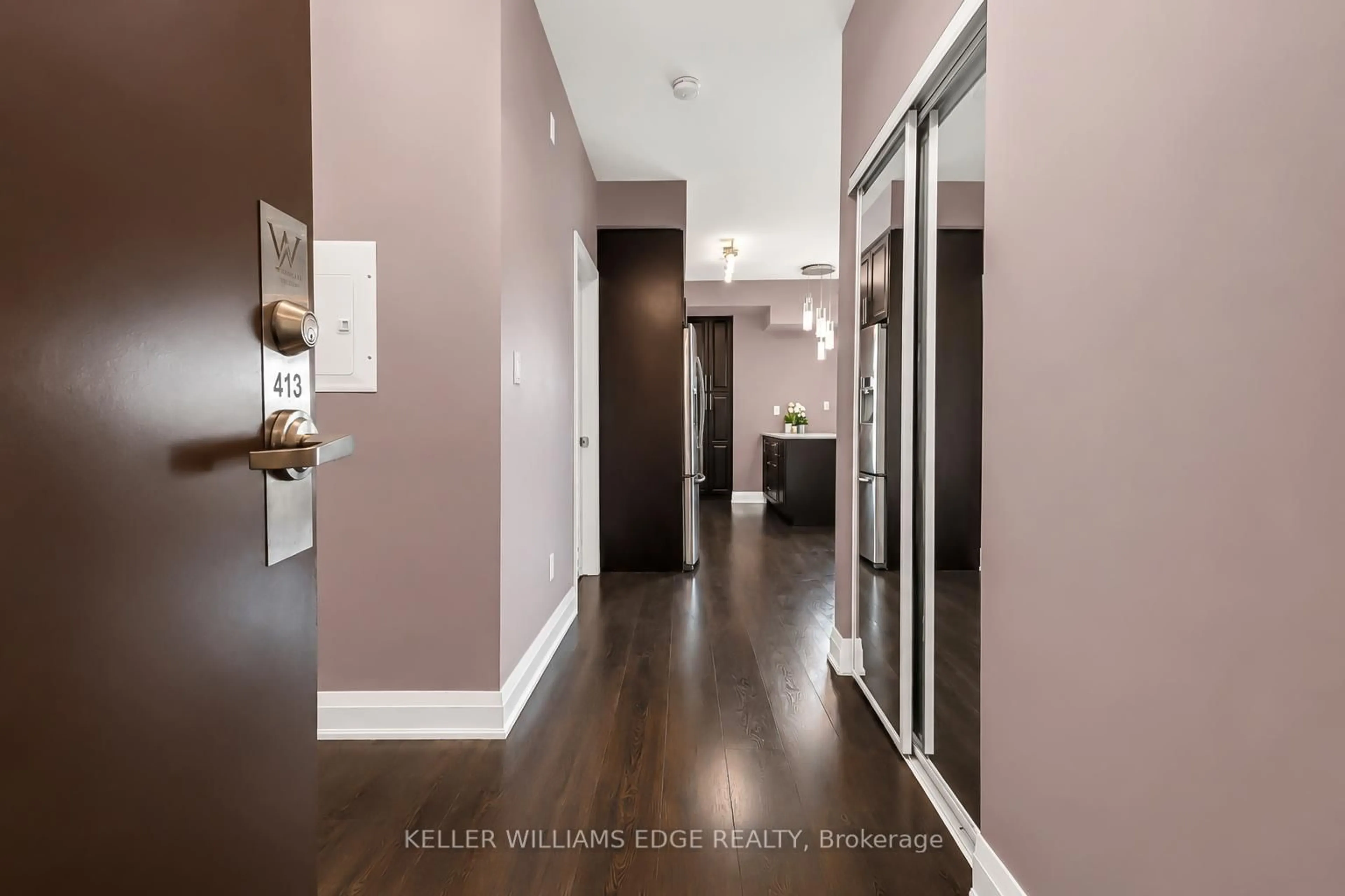 Indoor entryway for 128 Garden Dr #413, Oakville Ontario L6K 0H7