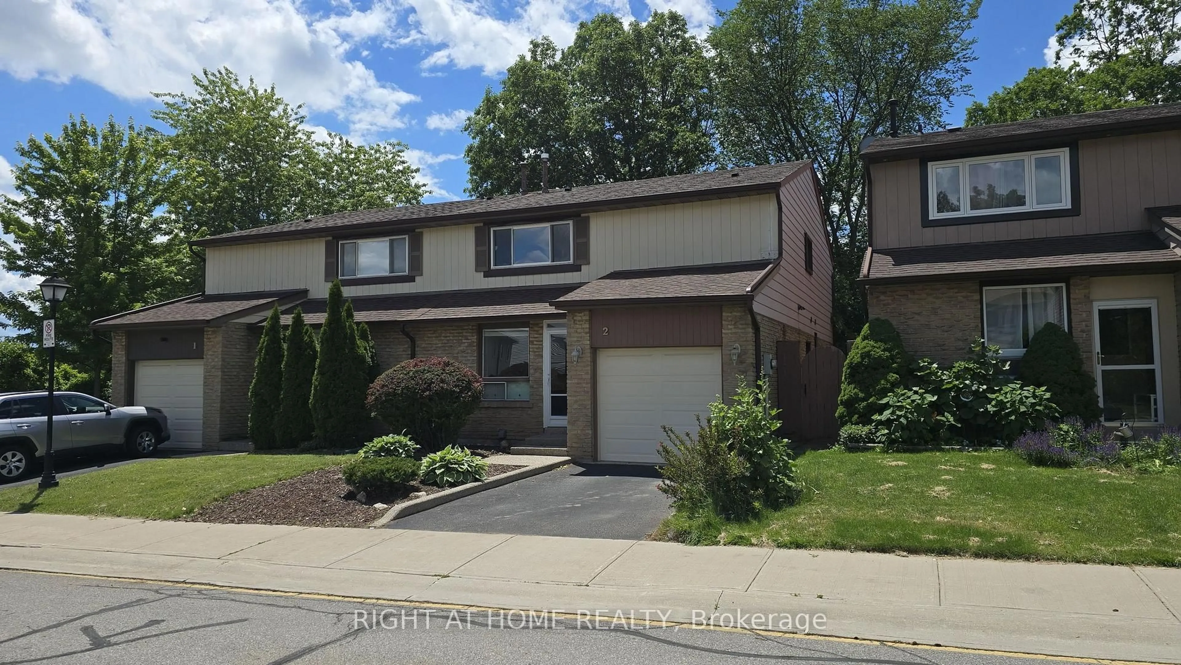 Home with vinyl exterior material, street for 1580 Lancaster Dr #2, Oakville Ontario L6H 2Z5