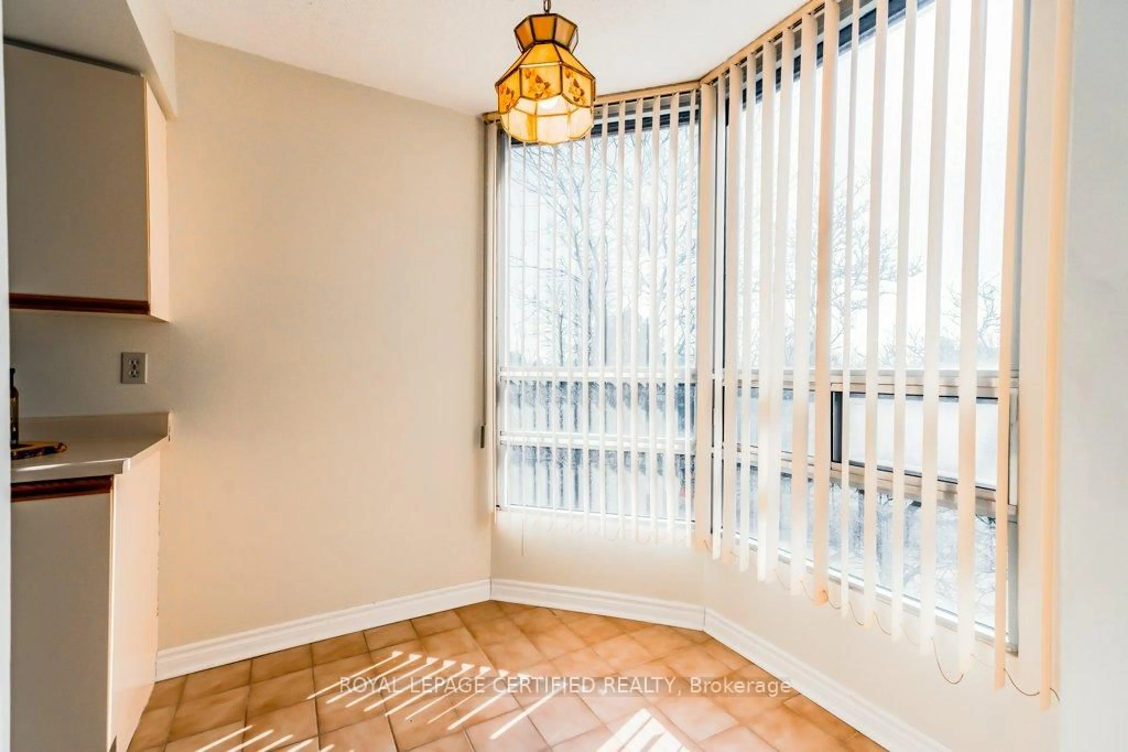 A pic of a room for 320 Mill St #304, Brampton Ontario L6Y 3V2