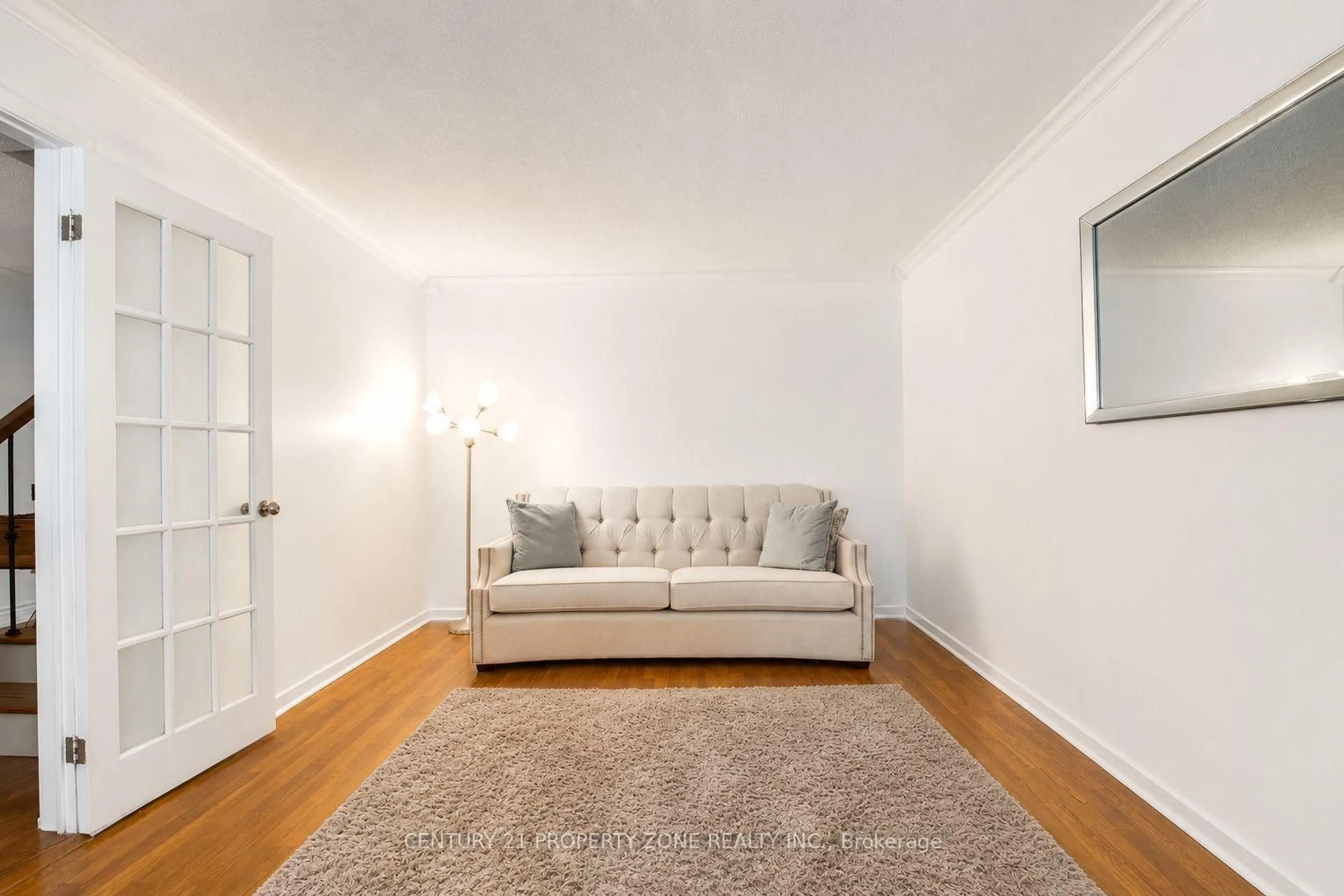 Living room with furniture, unknown for 27 Madrid Cres, Brampton Ontario L6S 2X5