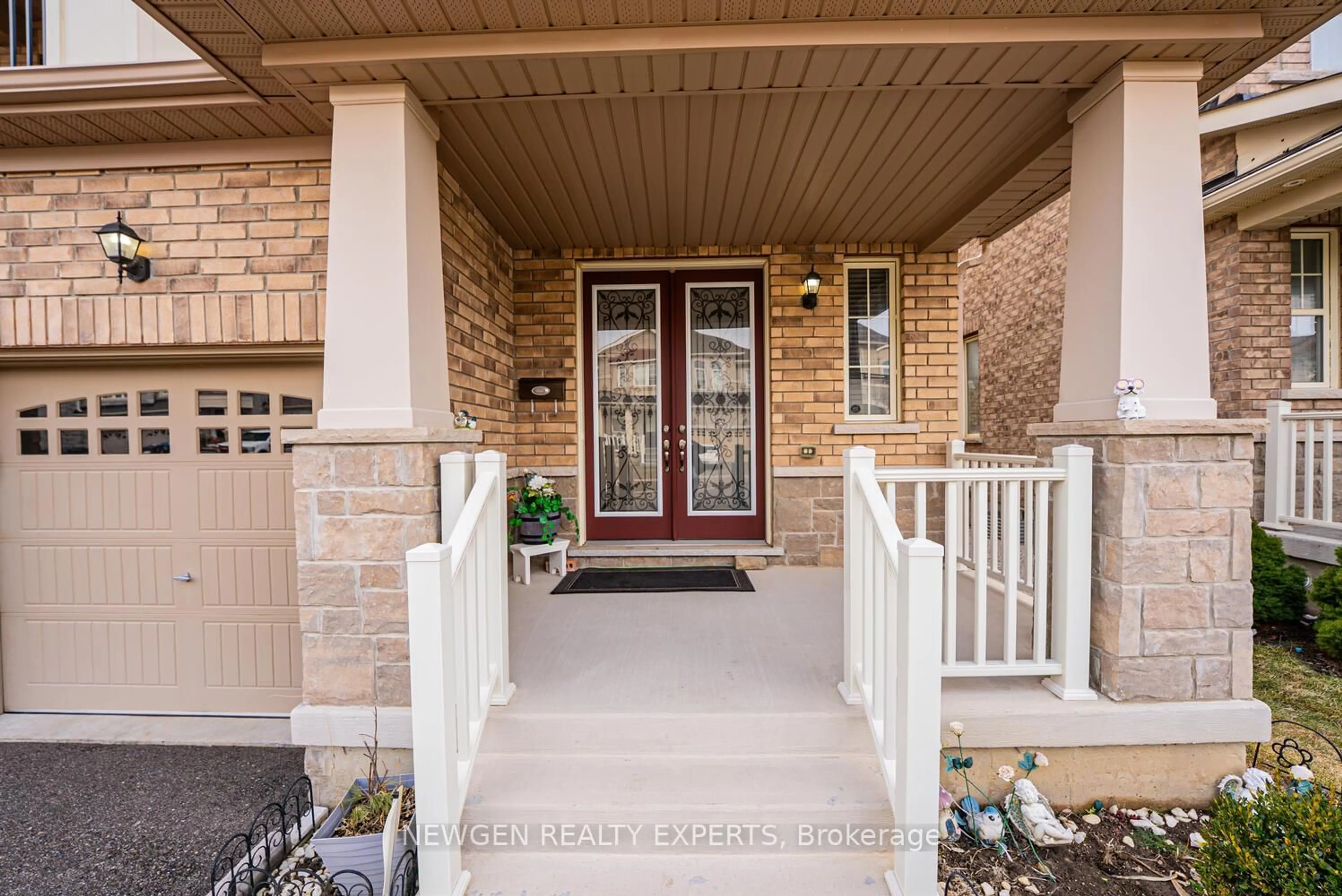 Indoor entryway for 46 MONUMENT Tr, Brampton Ontario L7A 4M9