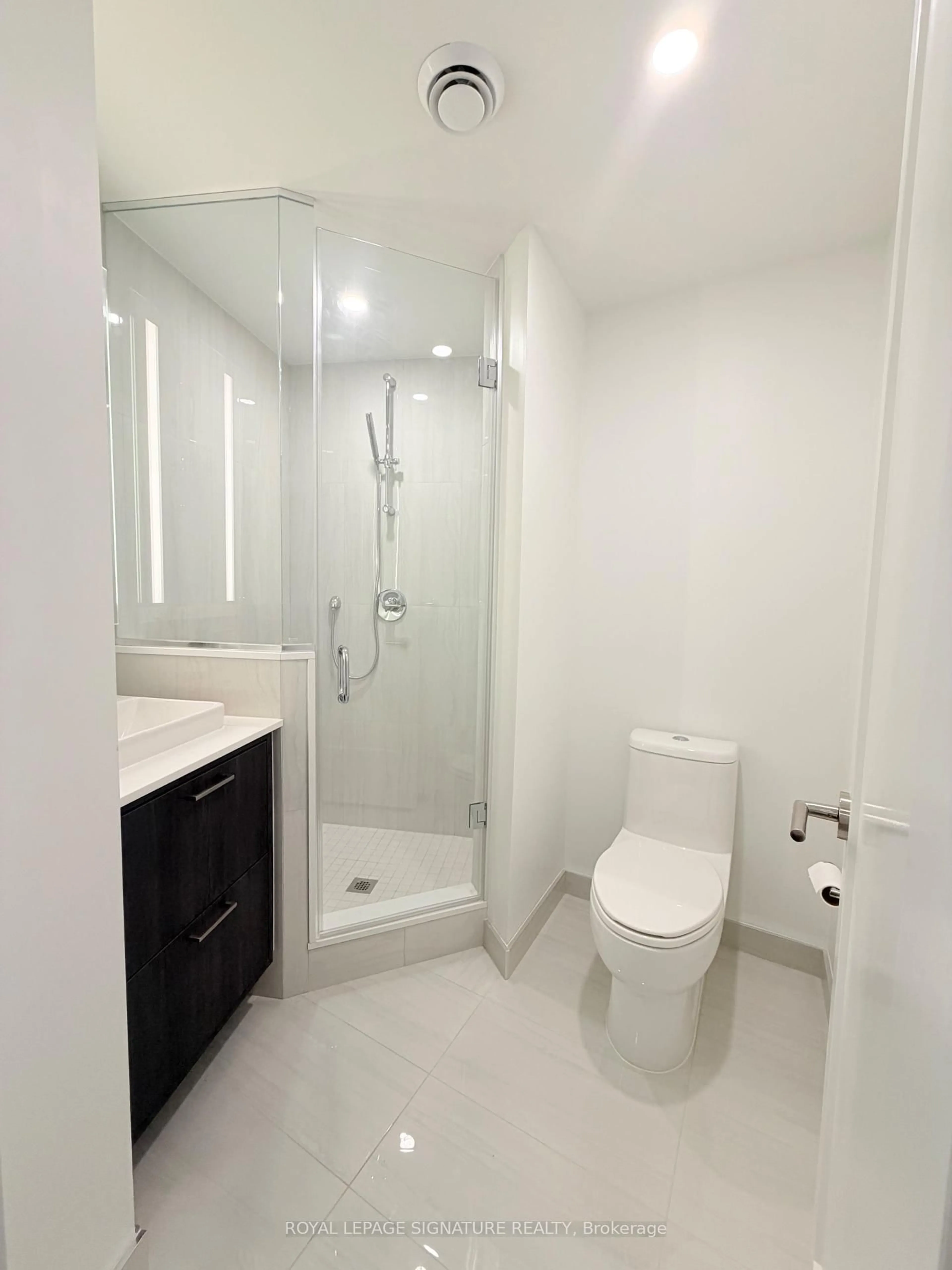 Standard bathroom, ceramic/tile floor for 259 The Kingsway #301, Toronto Ontario M9A 0G2