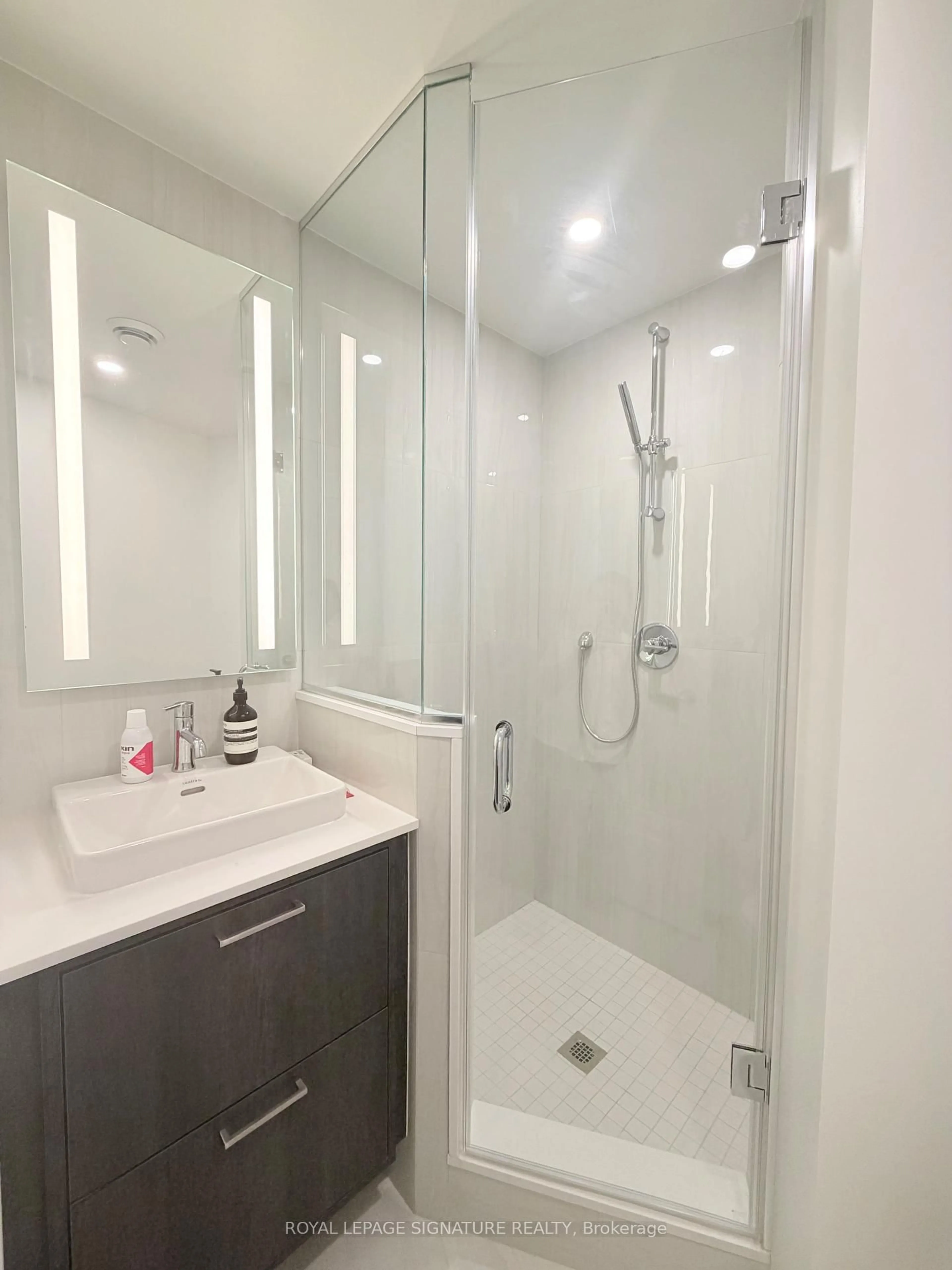 Standard bathroom, unknown for 259 The Kingsway #301, Toronto Ontario M9A 0G2
