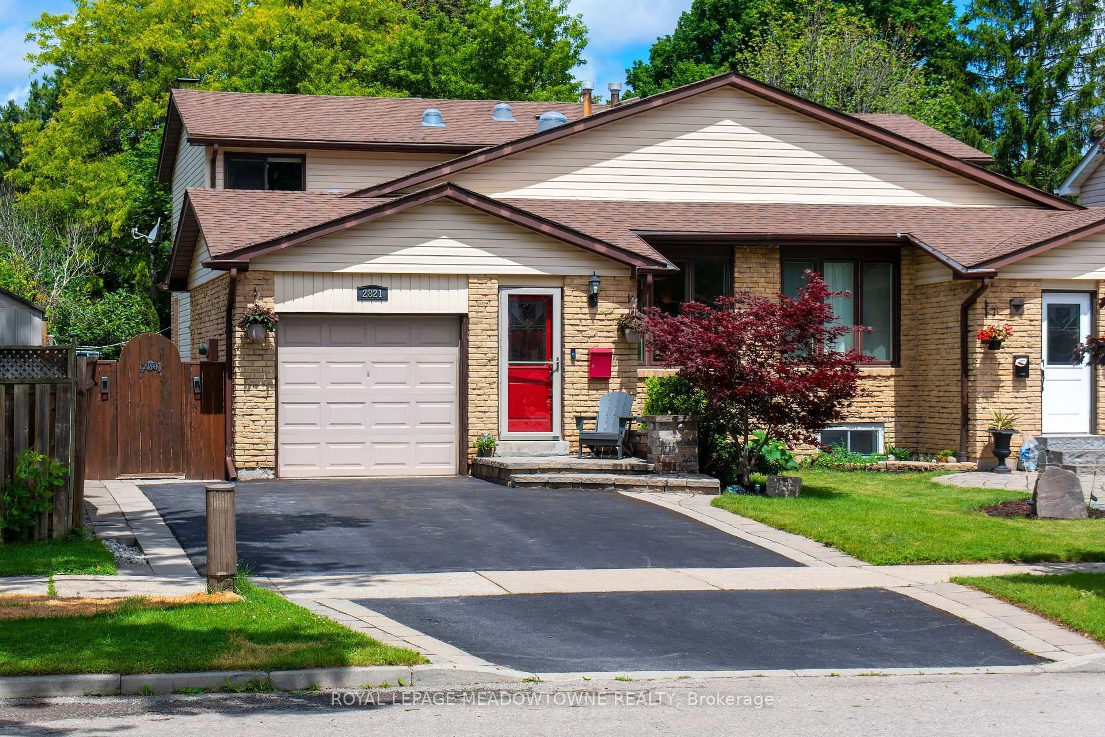 Home with brick exterior material, street for 2821 Bucklepost Cres, Mississauga Ontario L5N 1X6