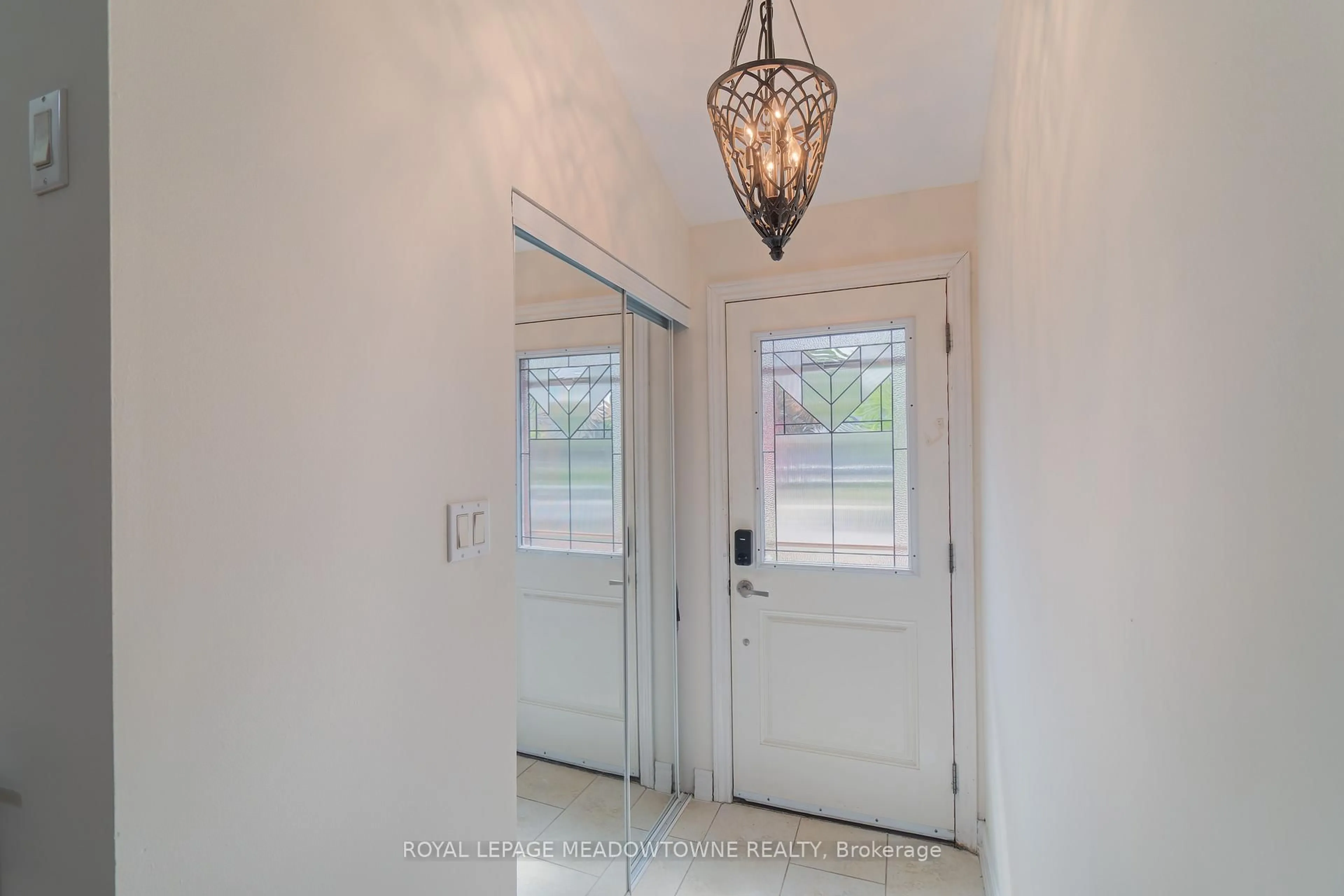 Indoor entryway for 2821 Bucklepost Cres, Mississauga Ontario L5N 1X6