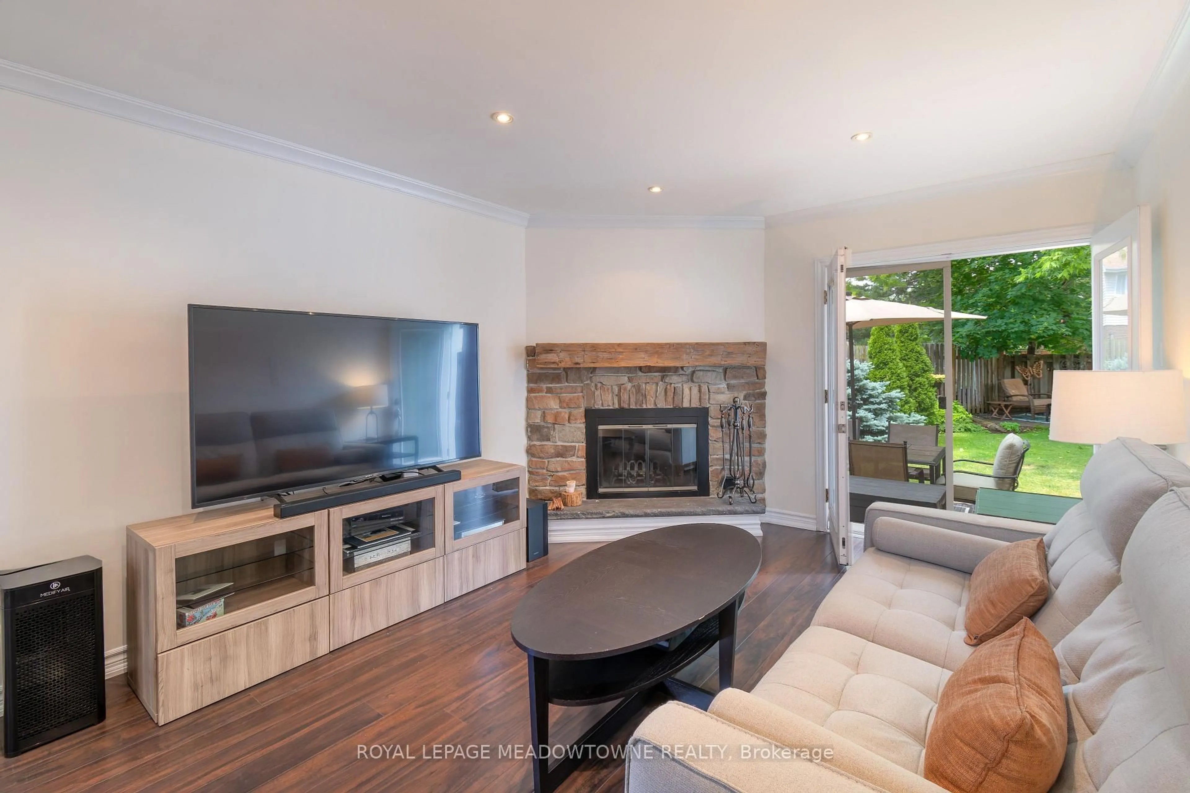 Living room with furniture, wood/laminate floor for 2821 Bucklepost Cres, Mississauga Ontario L5N 1X6