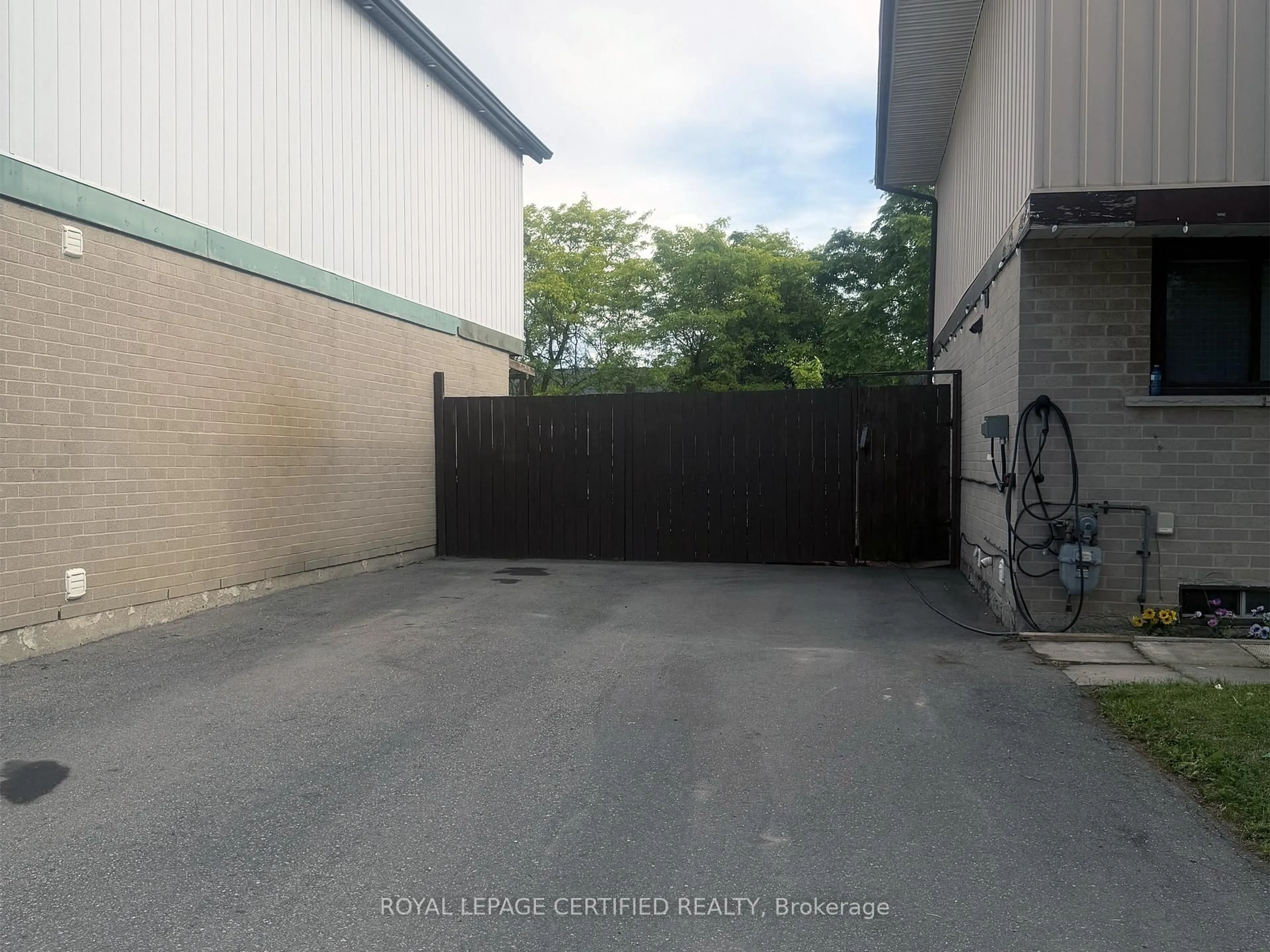 Unknown for 13 Greenhills Sq, Brampton Ontario L6S 2J4