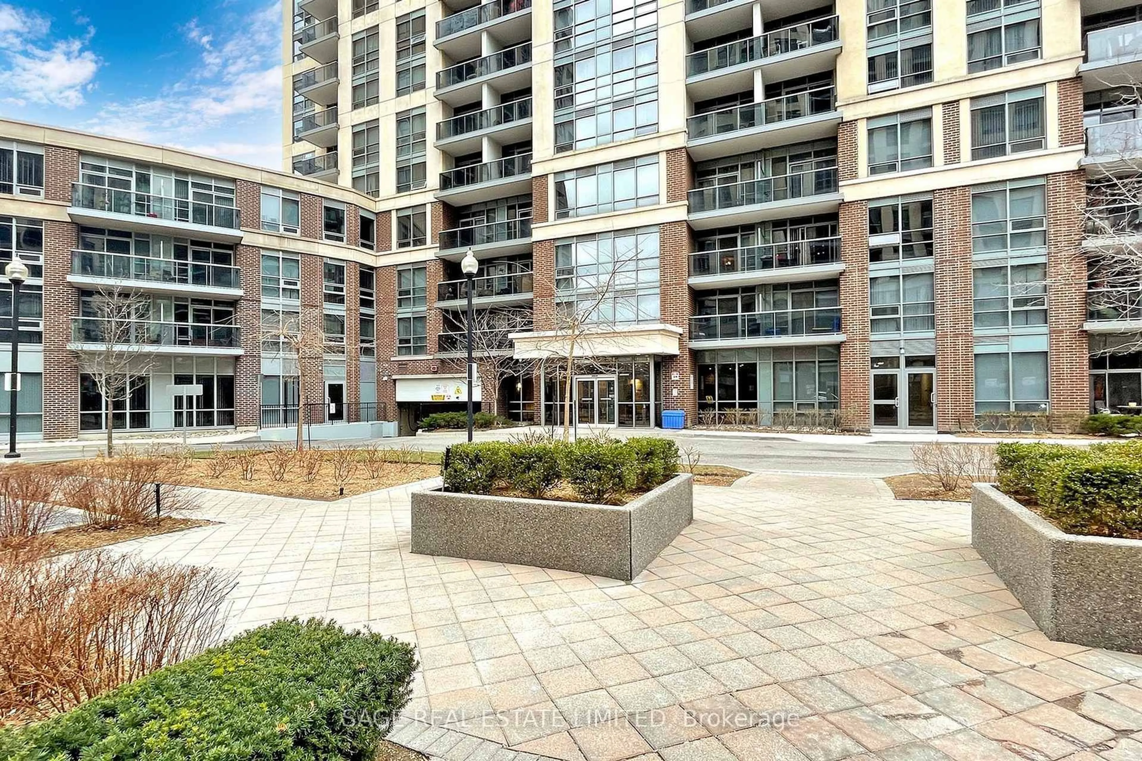 Patio, unknown for 1 Michael Power Pl #605, Toronto Ontario M9A 0A1