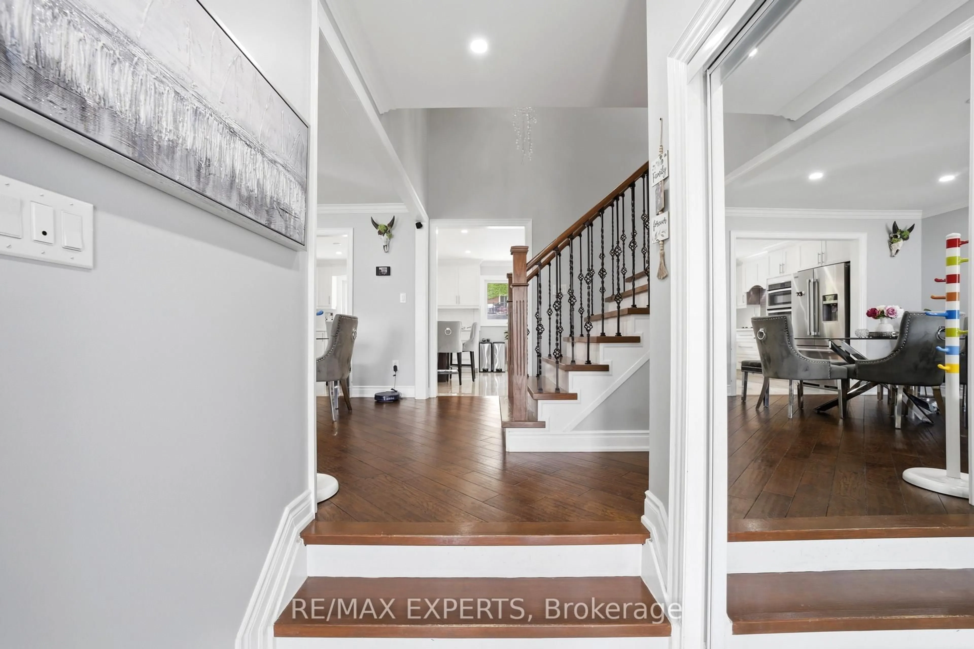 Indoor entryway for 3656 Sawmill Valley Dr, Mississauga Ontario L5L 2P6