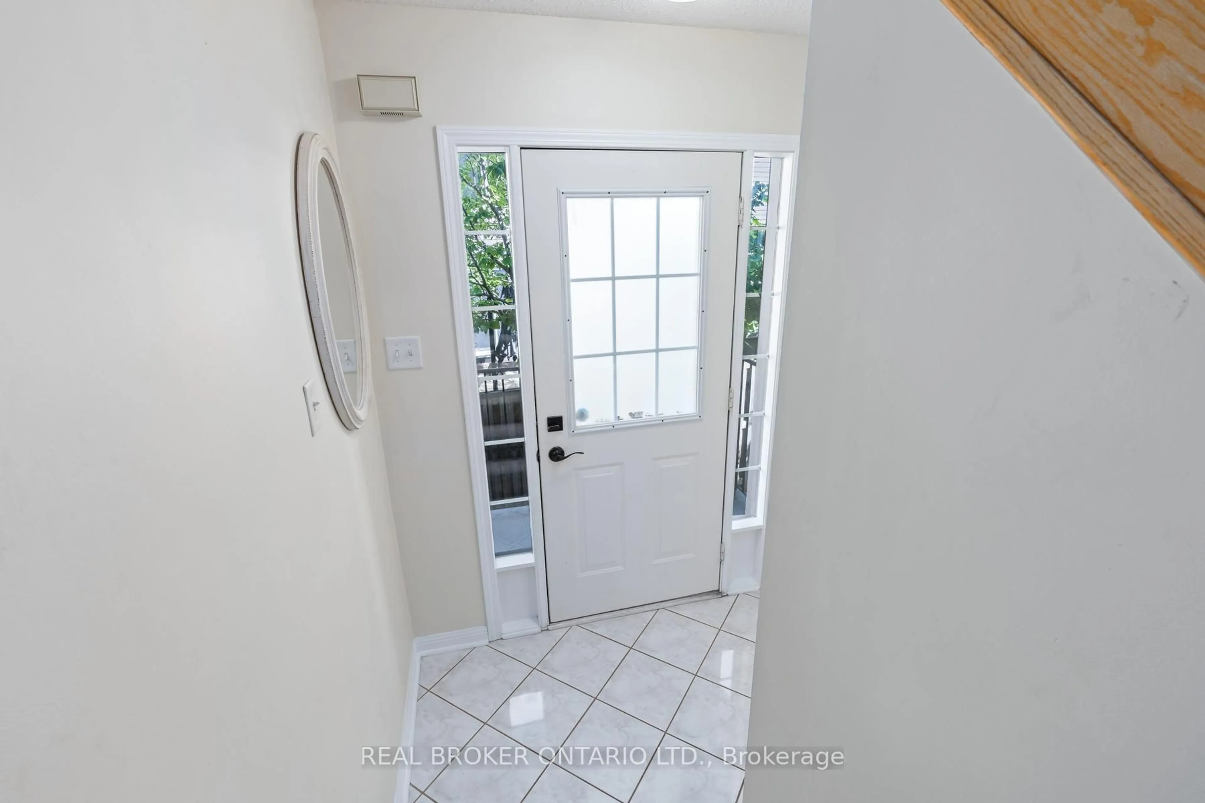Indoor entryway for 59 Seed house Lane, Halton Hills Ontario L7G 6K4