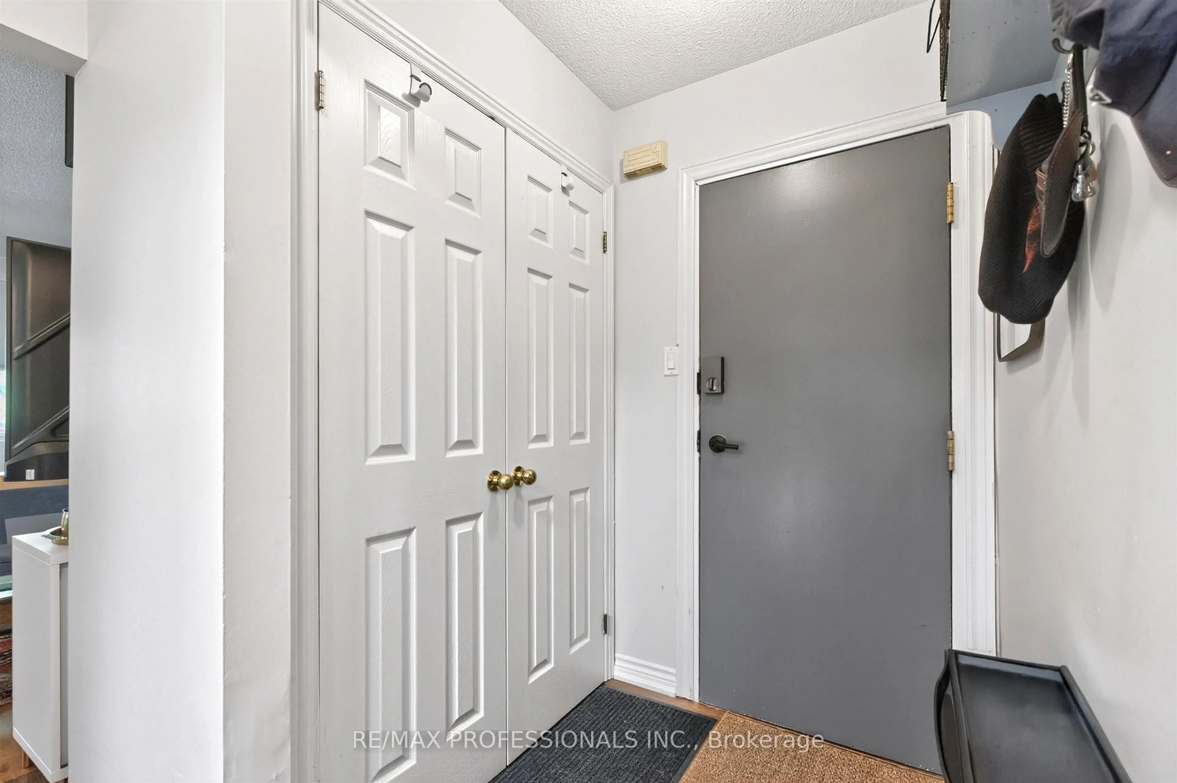 Indoor entryway for 10-12 Snider Ave, Toronto Ontario M6E 4R9