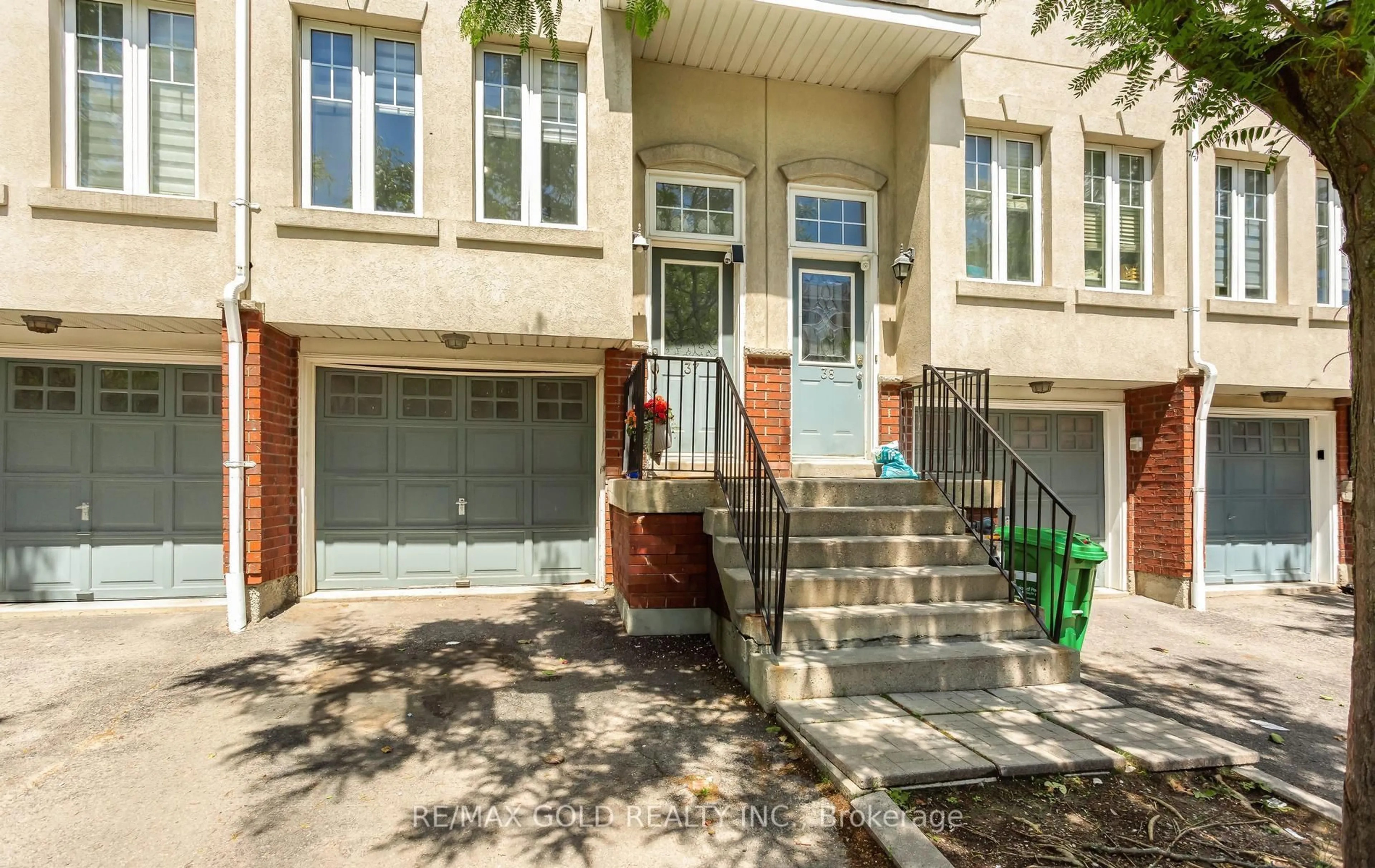 Unknown for 800 Dundas St #37, Mississauga Ontario L5C 4S5