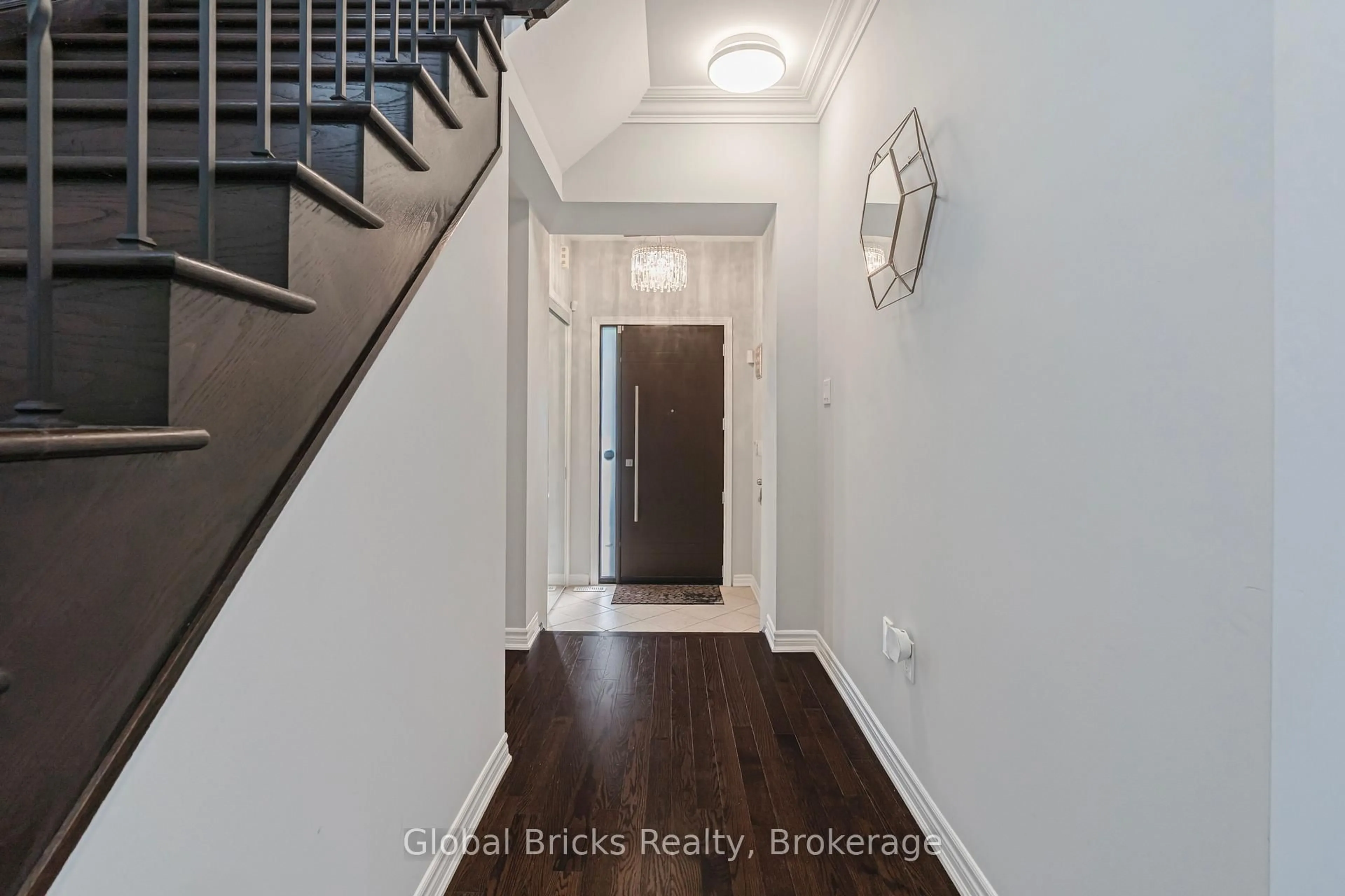 Indoor entryway for 495 Blinco Terr, Milton Ontario L9T 8Y8