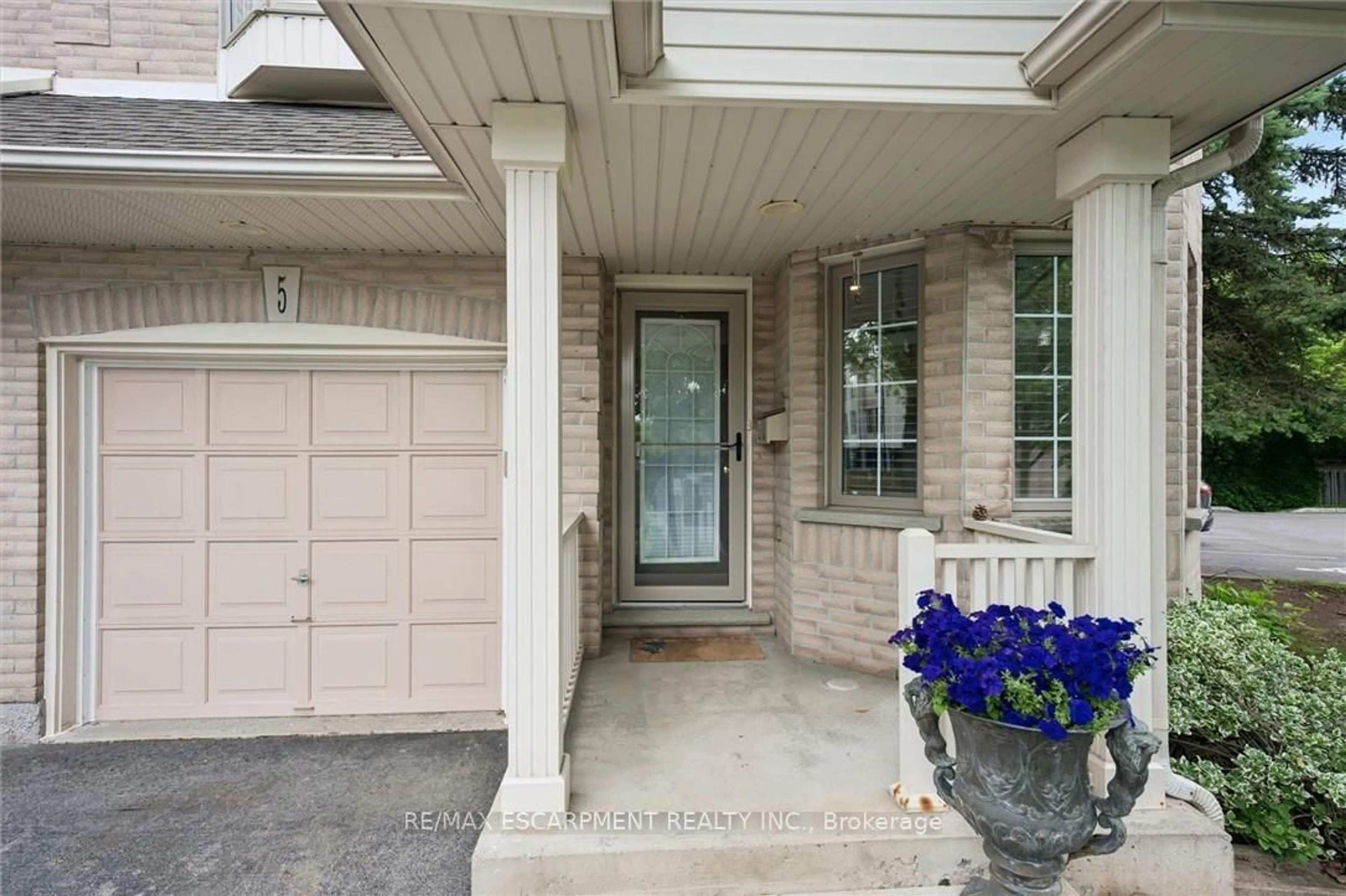 Unknown for 3243 New St #5, Burlington Ontario L7N 1M9